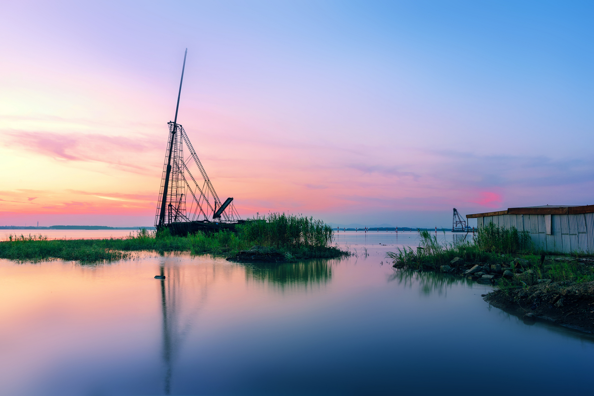 盐城,一个藏着丹顶鹤自然保护区,大纵湖和九龙口等美景的地方.