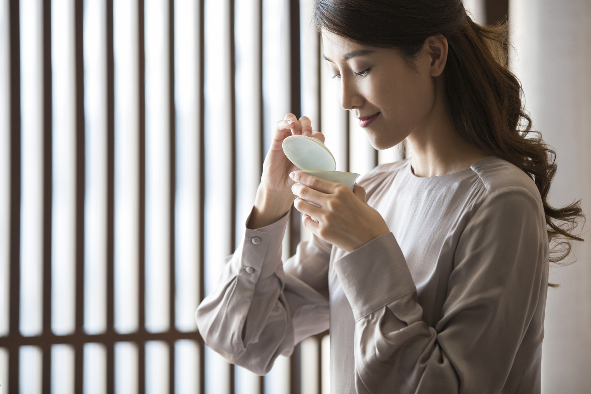 美女喝茶优雅图片图片