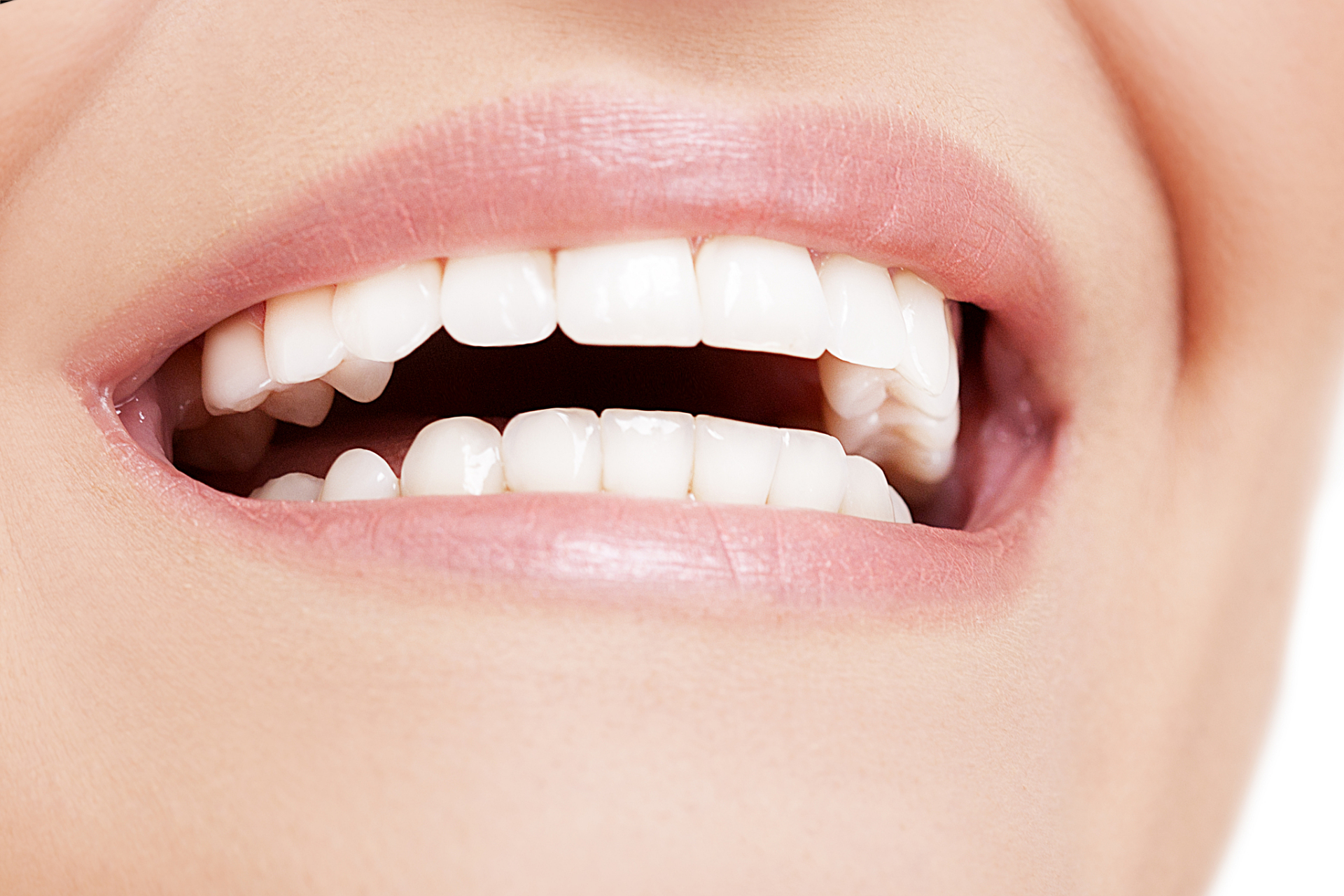 整齐,洁白的牙齿能够增强一个人的自信心,提高他们的社交能力.