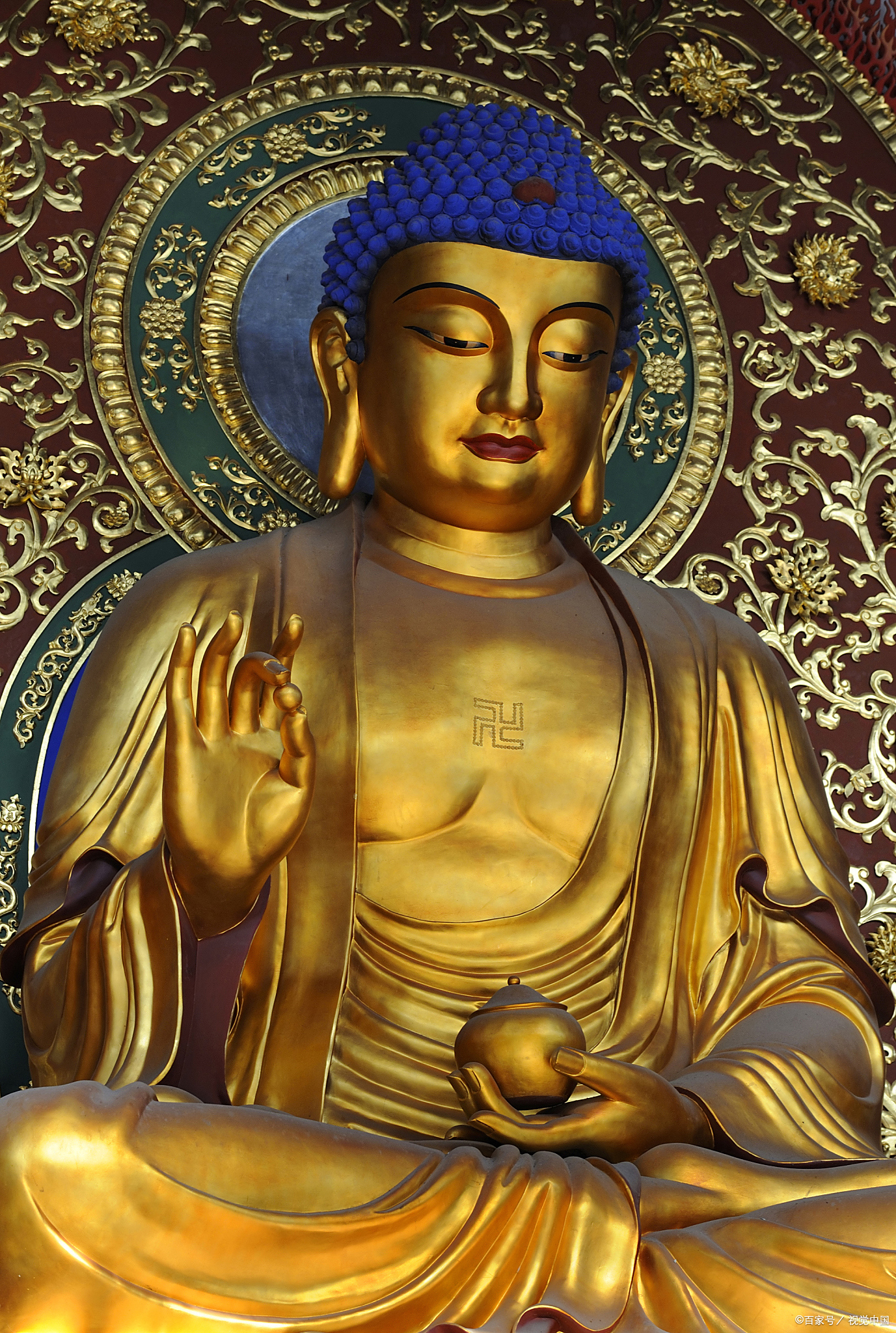 释迦牟尼和大日如来区别  释迦牟尼是佛教的创立者,是古代中印度迦毗