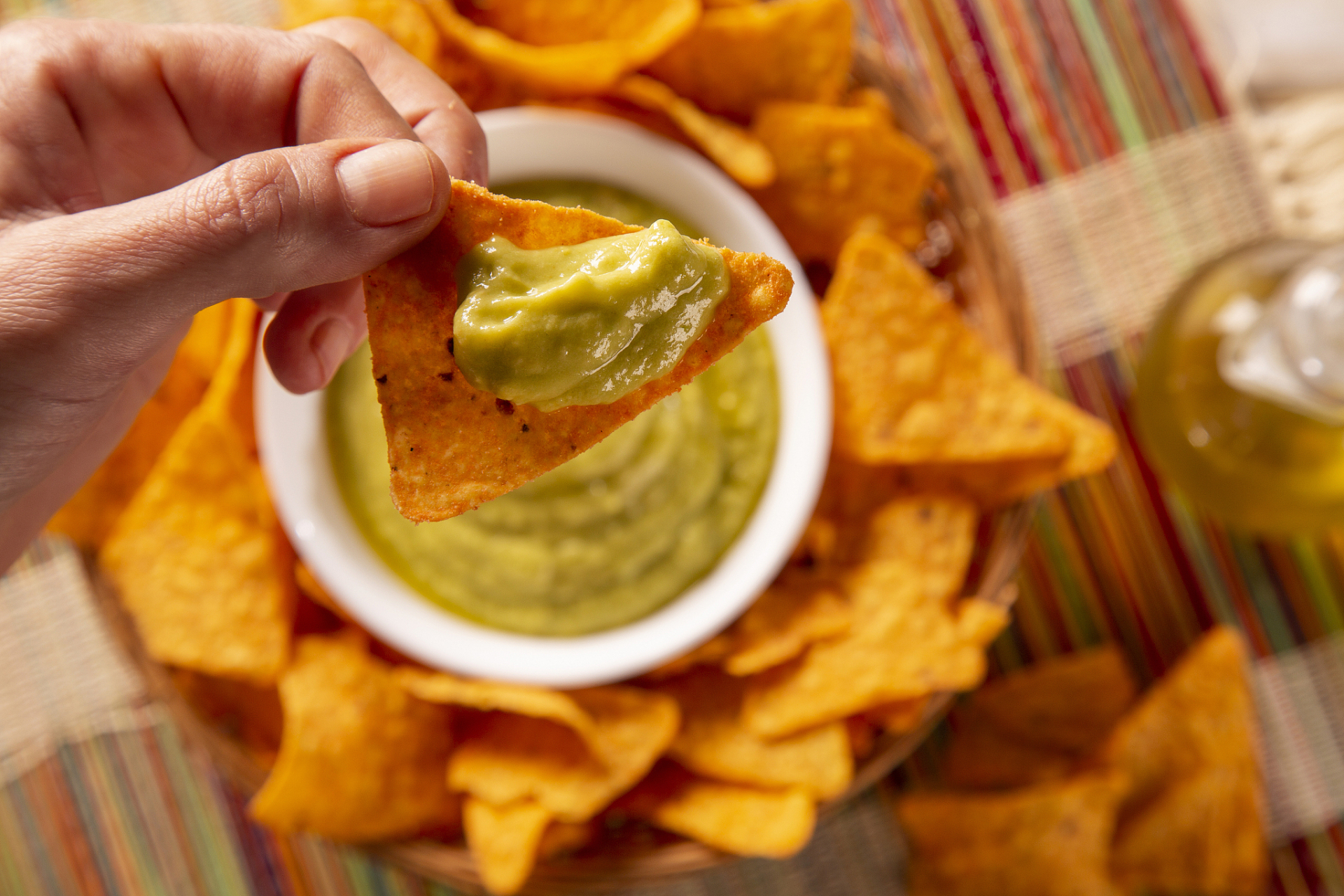 墨西哥玉米片(tortilla chips)是一种传统的墨西哥小吃,常用作酱料