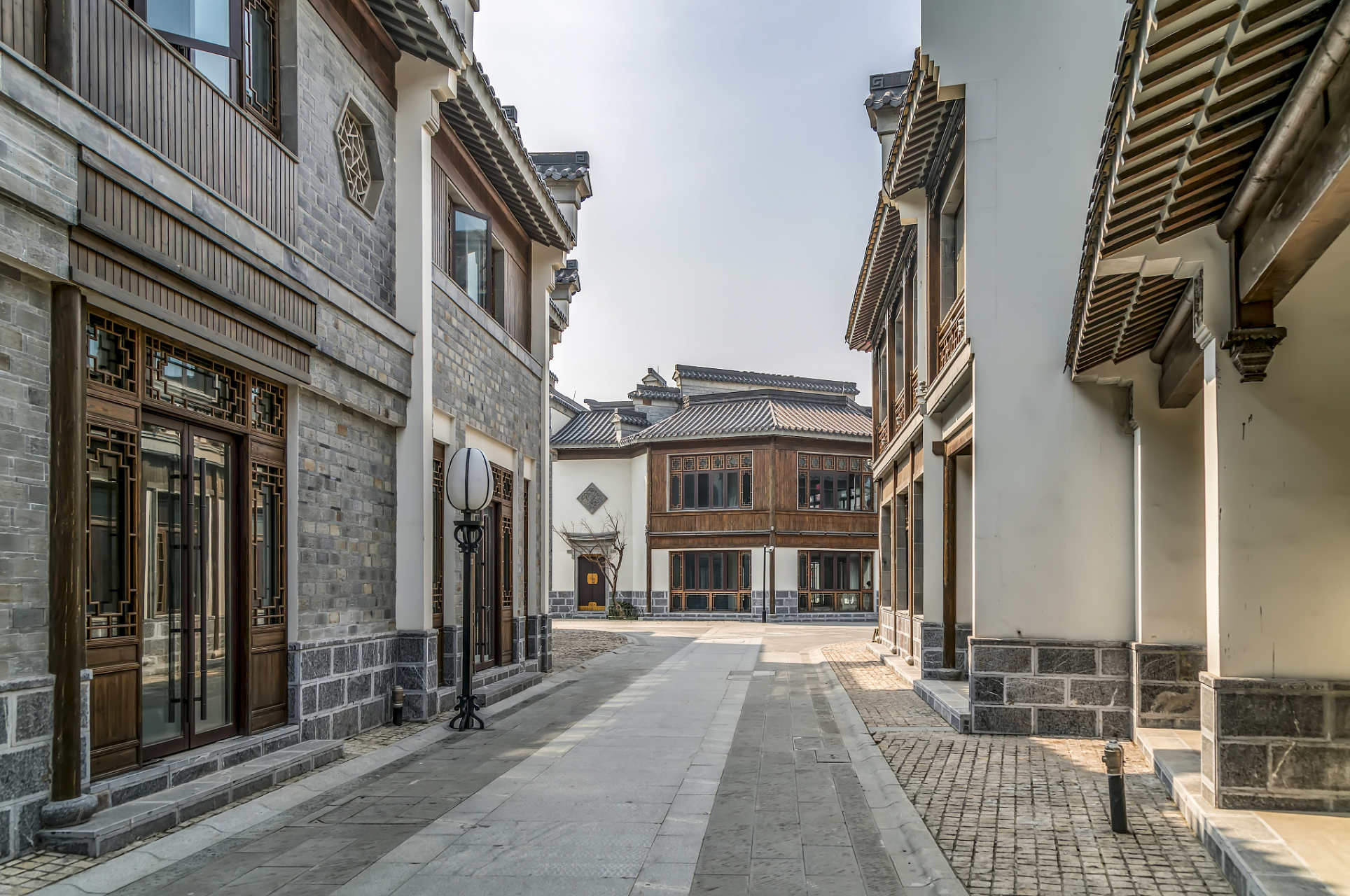 南京的老城南,曾经是繁荣的商业和居住区域,如今老门东历史街区以令人