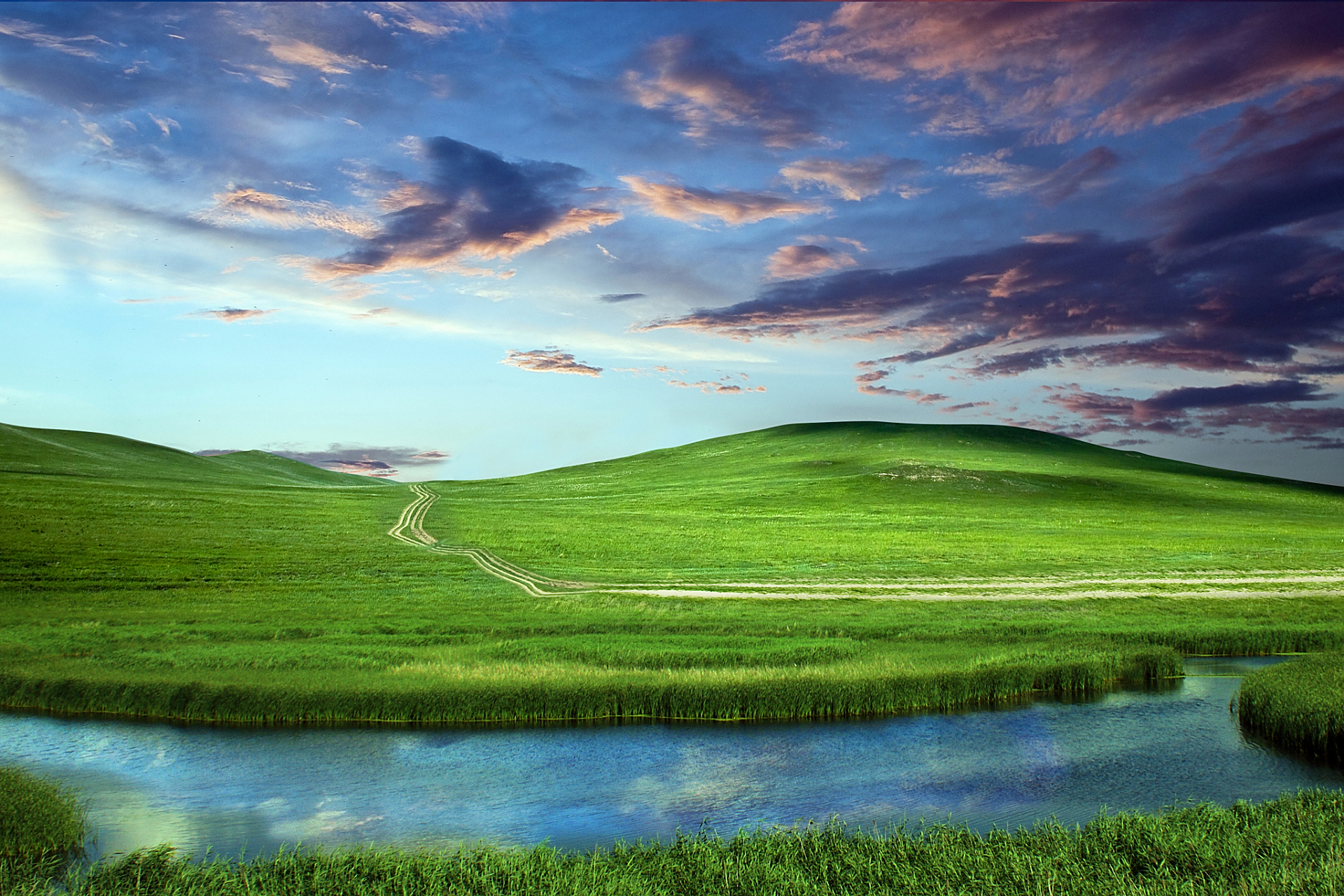 草原面积达到了80,000亩,是一个壮丽的草原景观.