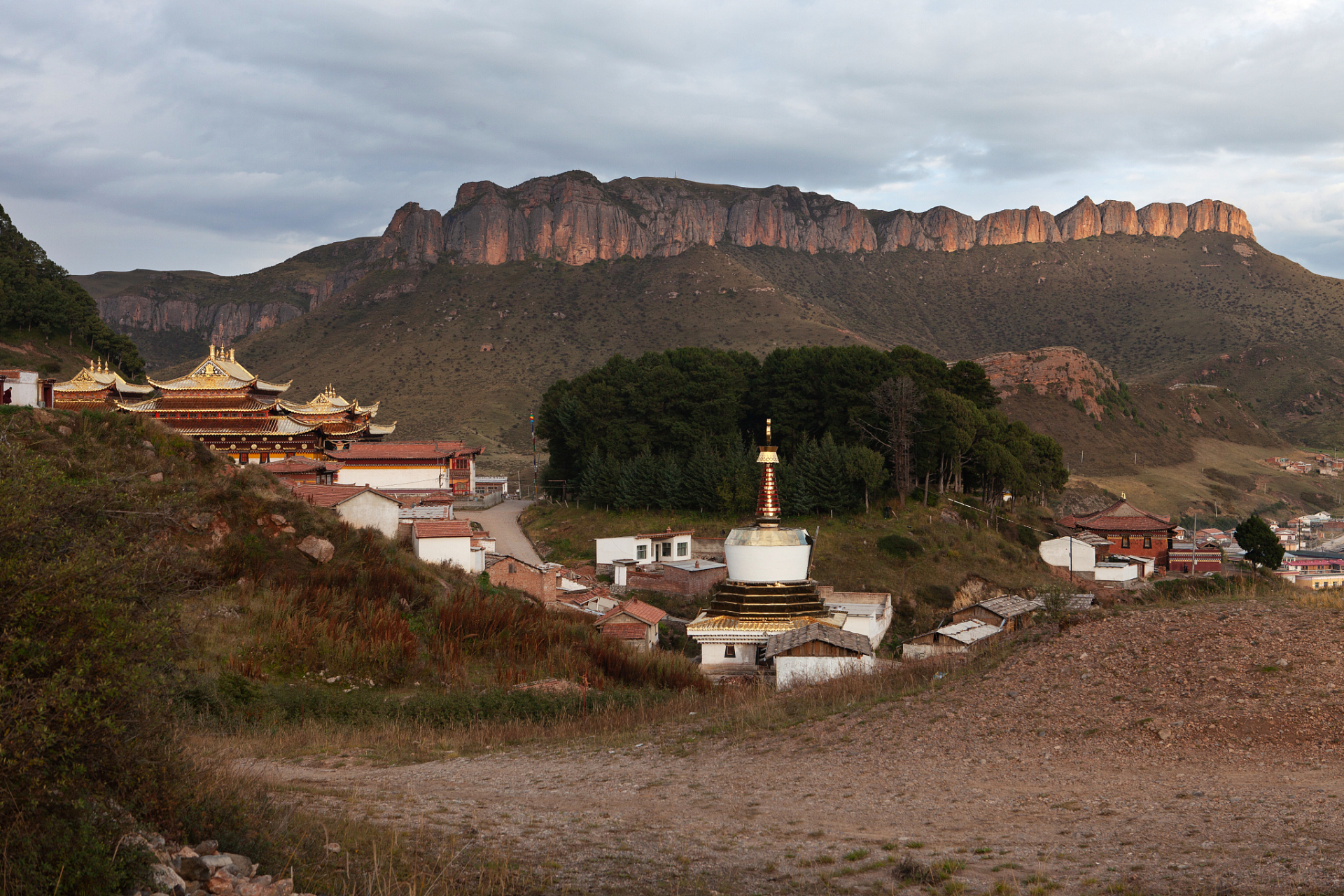 淌豆寺位于中国山东省济南市历城区彩石镇捎近村东山,始建于西晋永嘉