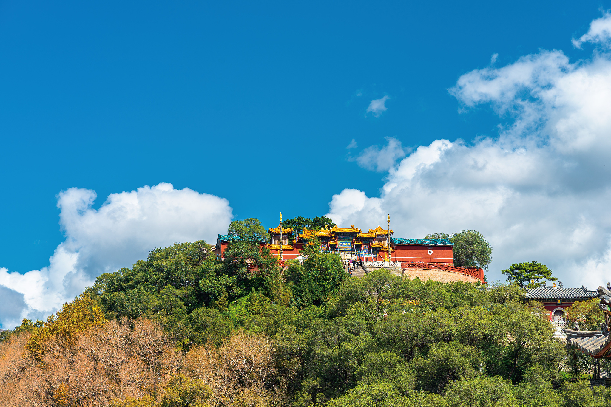 西安五台山的自然景观和宗教意义是什么?