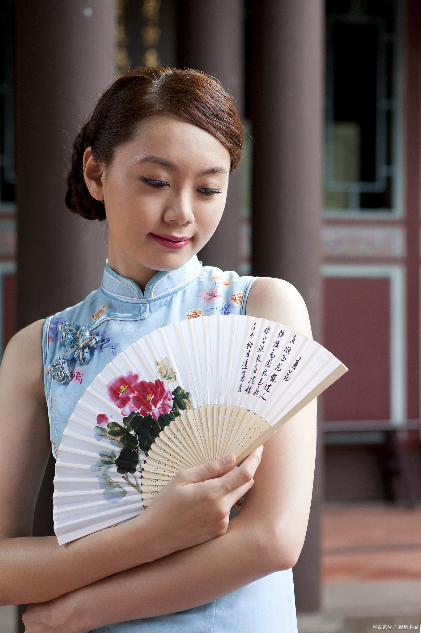 旗袍的头饰怎么梳?揭秘东方韵味的魅力之源