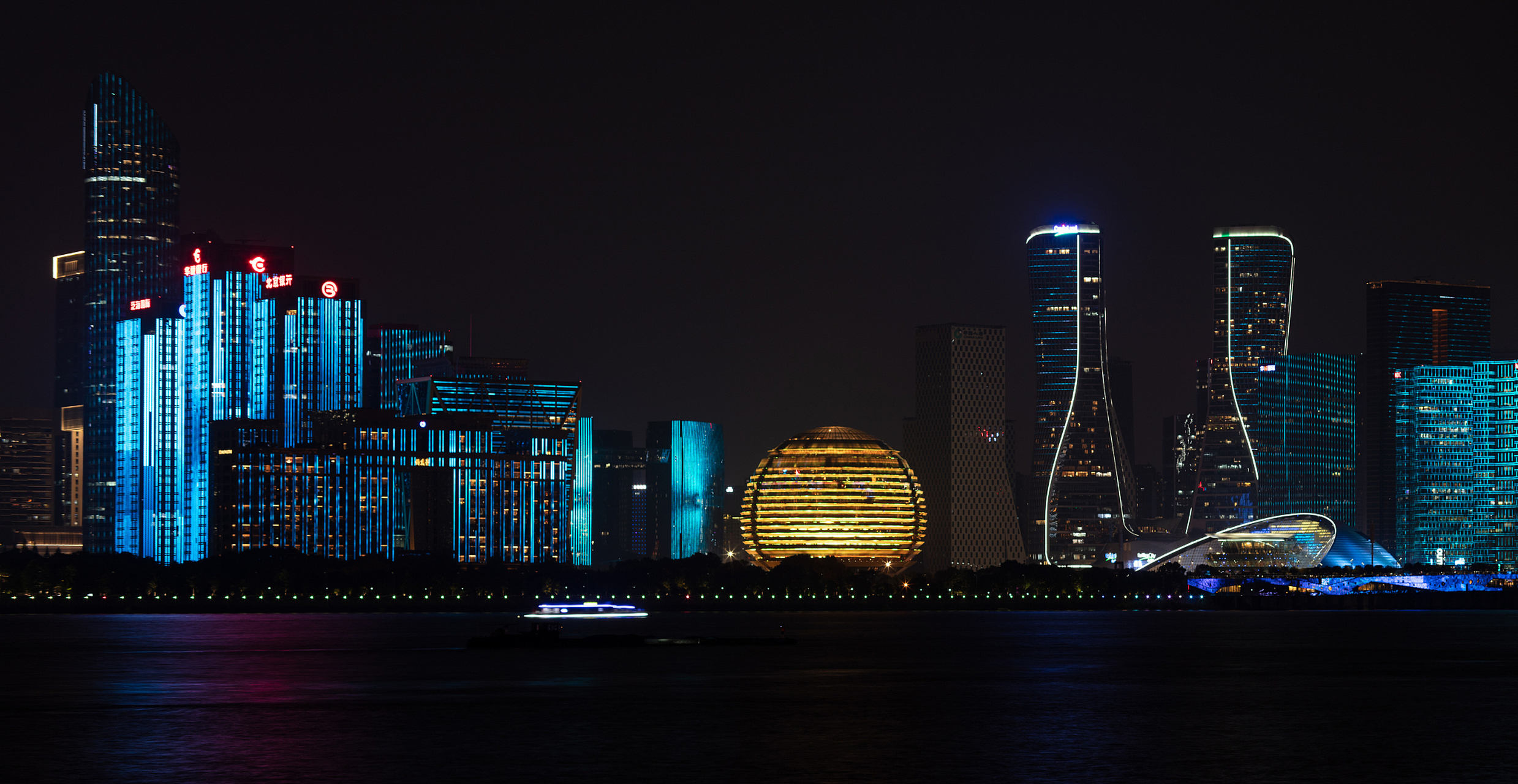 近日,杭州消费增速垫底的消息引发社会热议,这个一直以来以经济繁荣