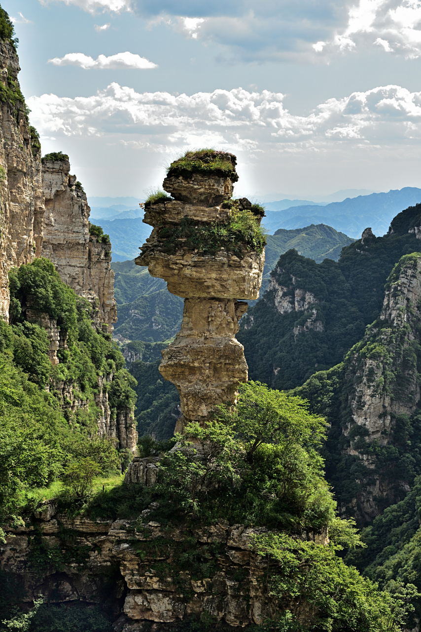 河北##河北旅游景点#  河北十大著名旅游景点: 第一名:承德避暑勺庄