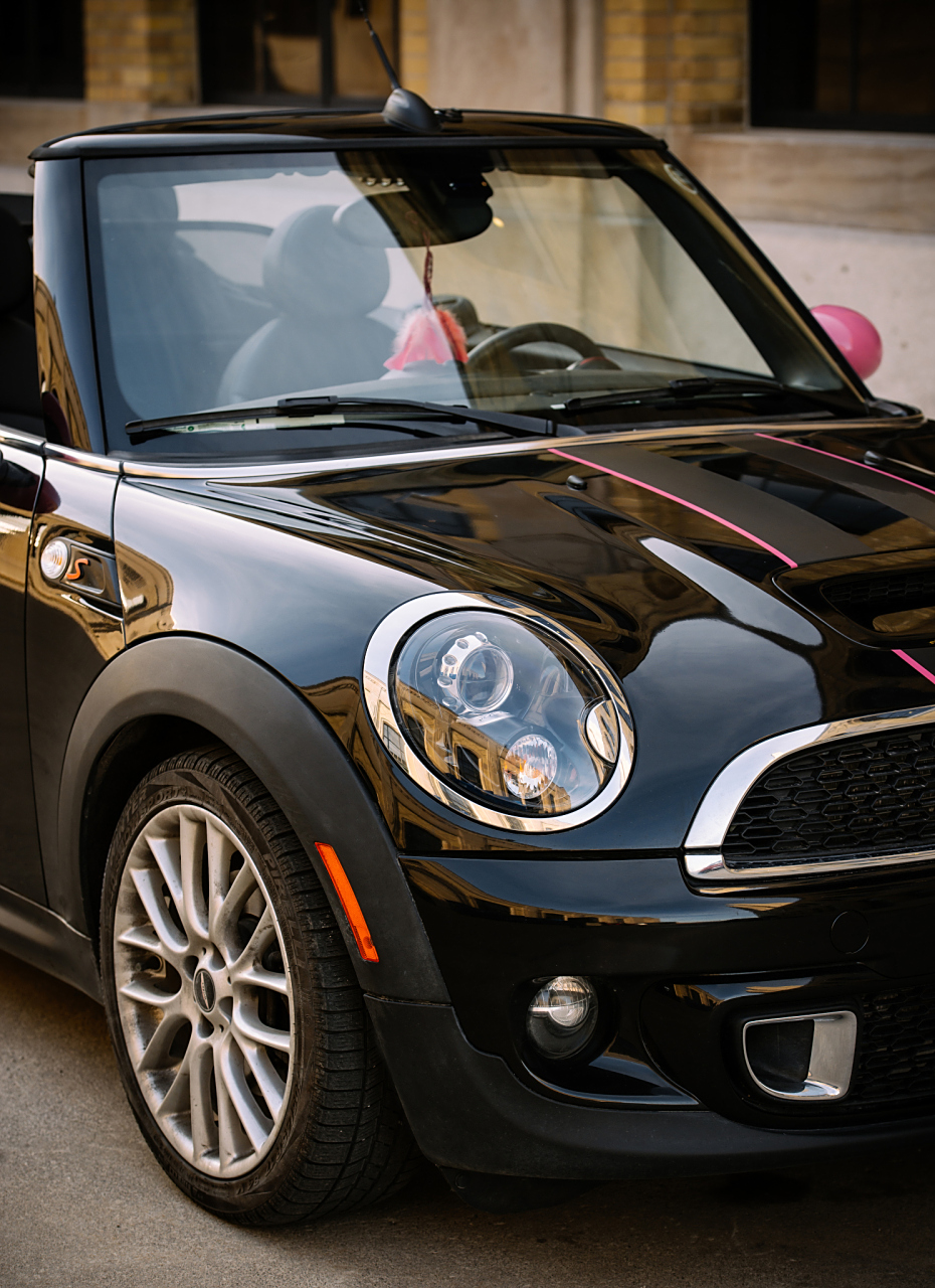 mini宝马是一款时尚的微型车品牌,售价在19.08-37.68万元之间.