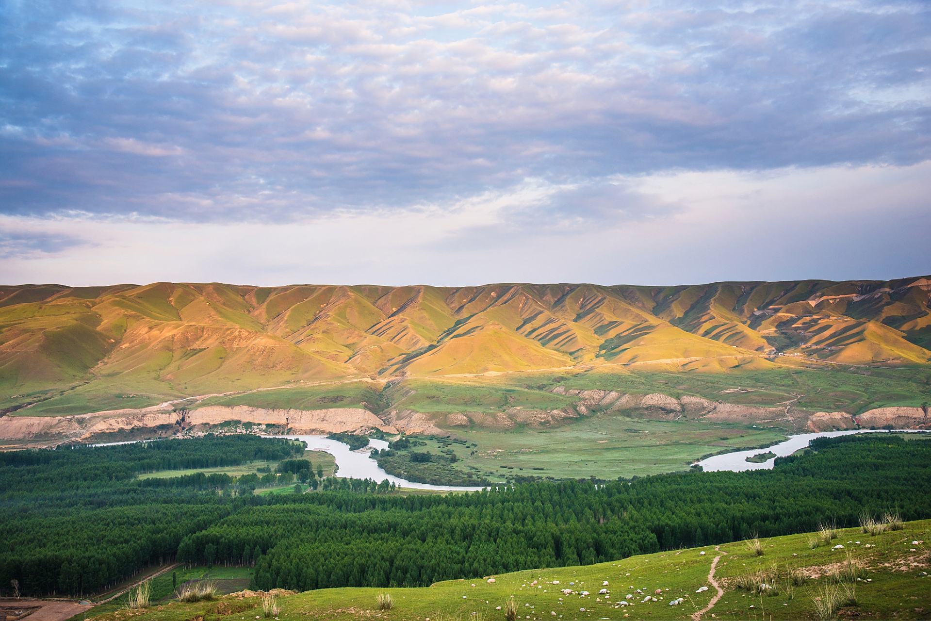 奇遇那拉提#新疆那拉提刀把山风景区位于新疆巴音郭楞蒙古自治州适 