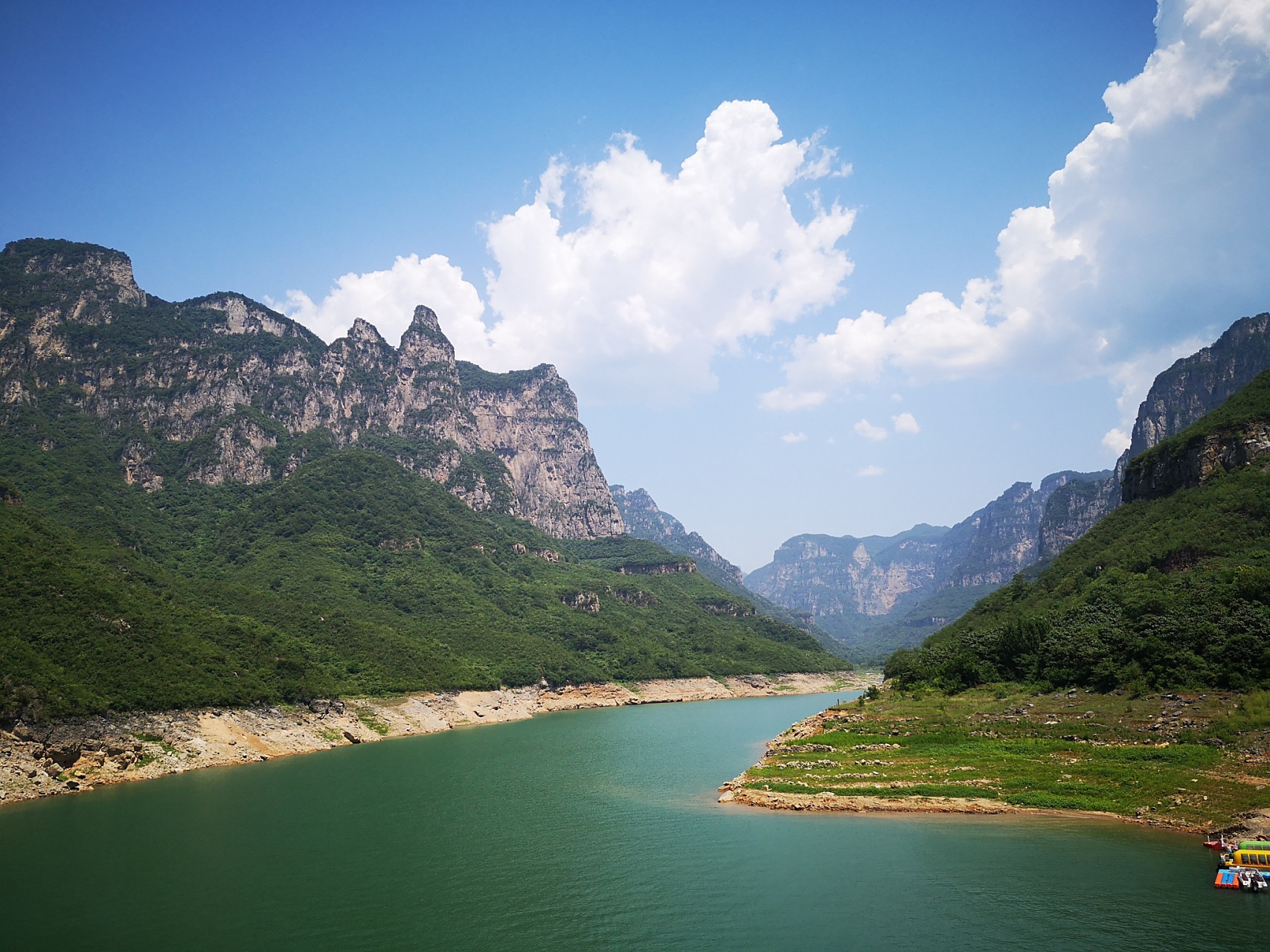 青天河(原名:红旗水库),青天河风景名胜区,位于河南省焦作市博爱县与