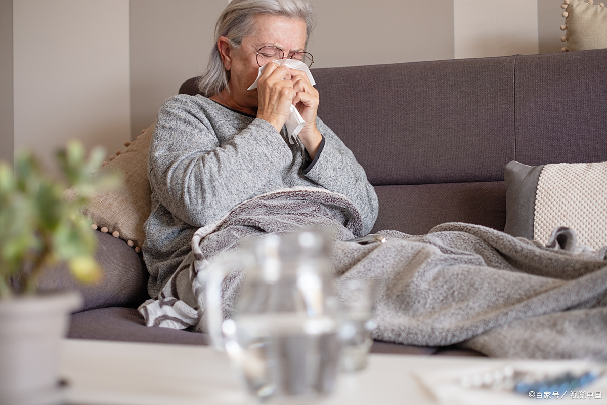 健脾祛湿功效,适合舌苔厚腻,大便黏腻者; ②黄芪枸杞茶:老年人感冒