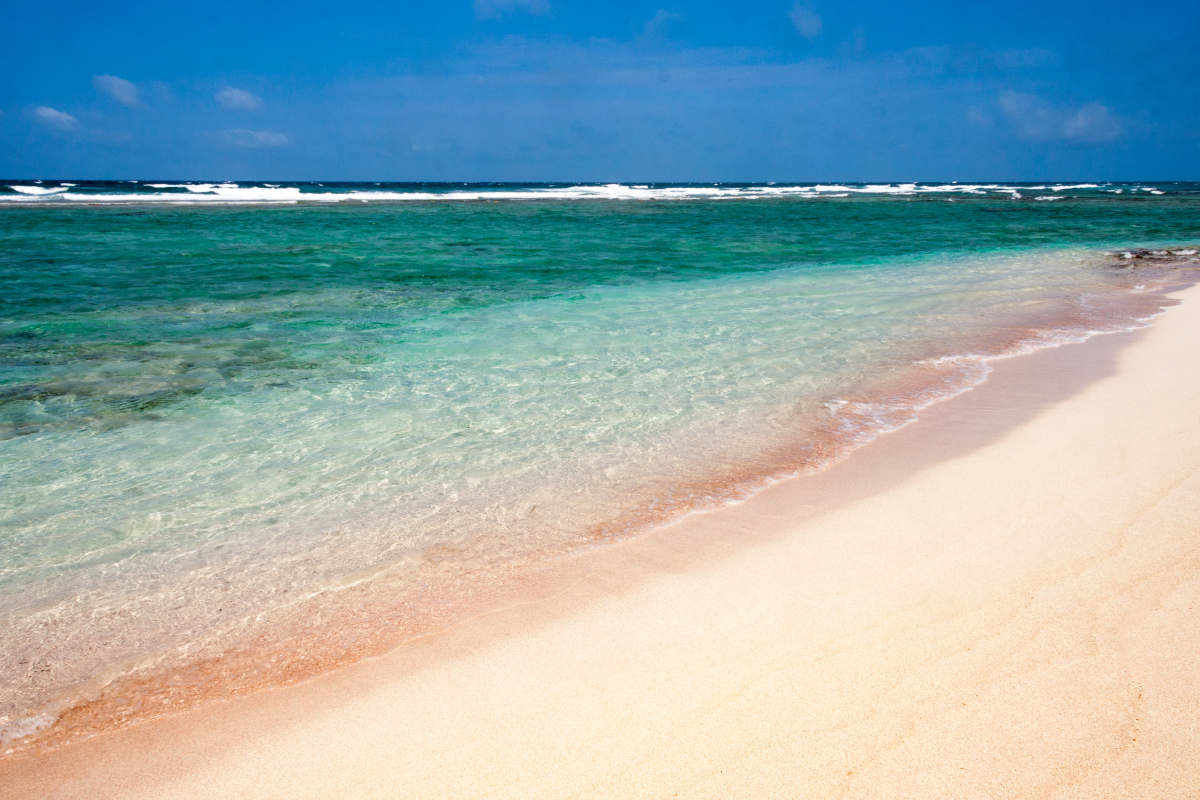 网传海南一沙滩现多块带钉木板,这不仅仅是恶作剧,也会产生相应的人身