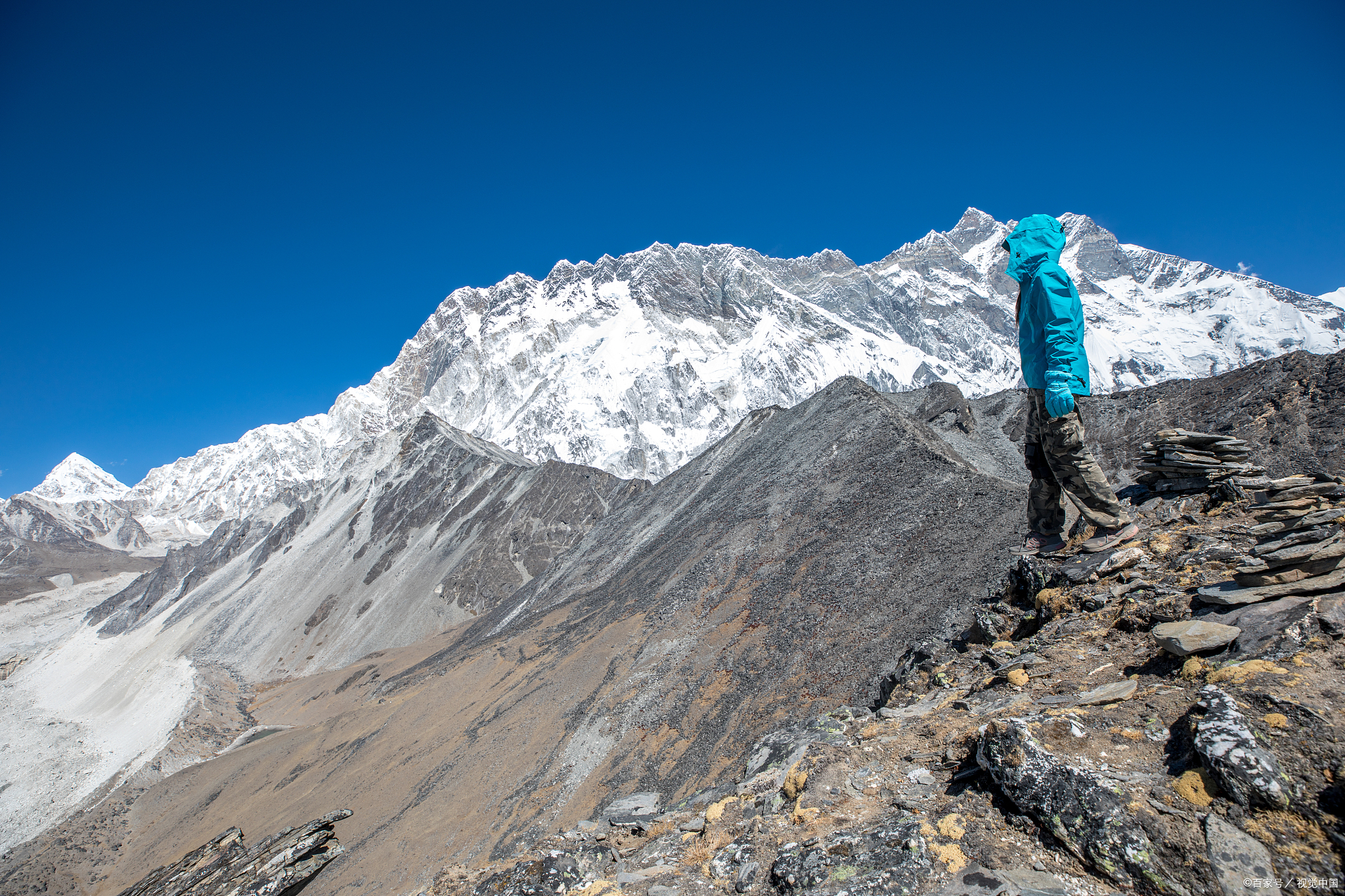 洛子峰,藏语意为"南面的山峰",位于珠穆朗玛峰以南约3公里处,与珠峰