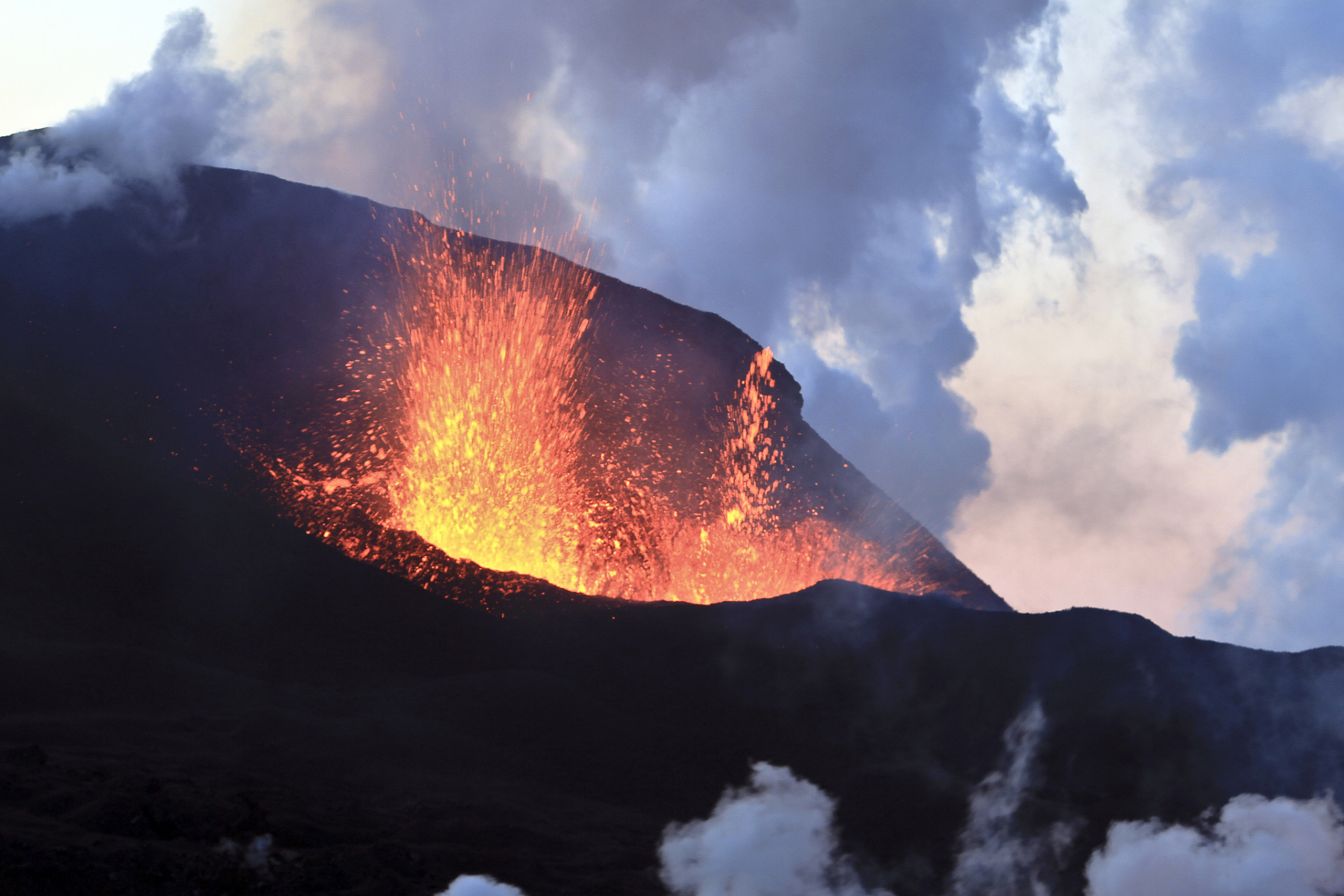 冰岛是一个火山岛国,其中最著名的火山是埃亚菲亚特拉火山.