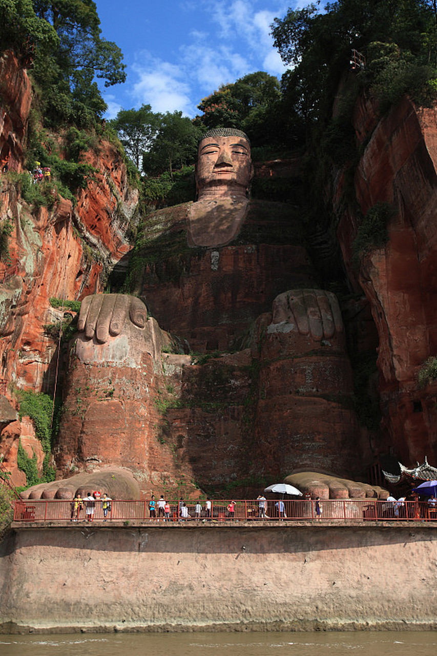 乐山大佛又名凌云大佛,位于四川省乐山市南岷江东岸凌云寺侧,濒大渡河