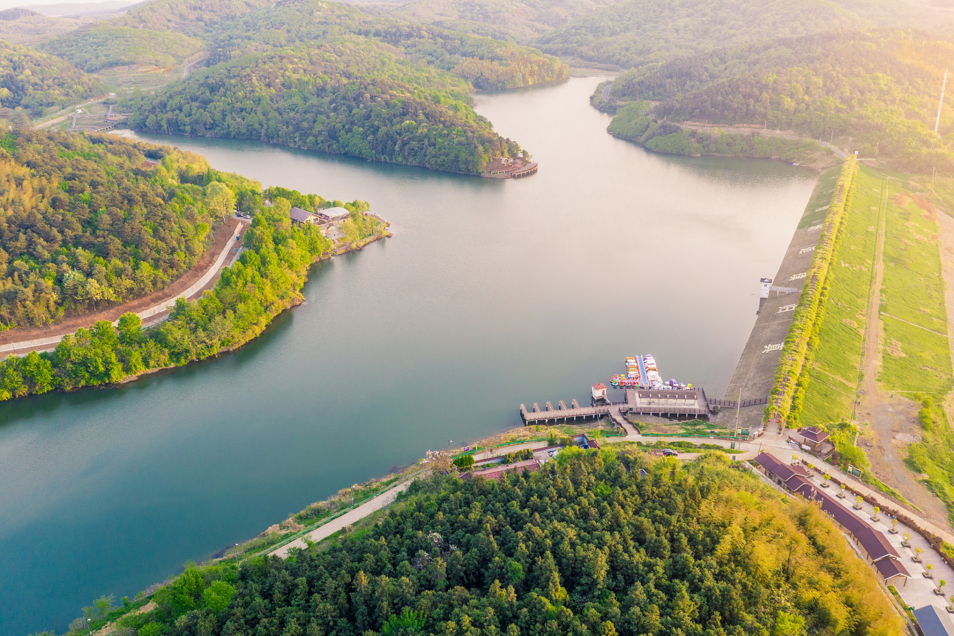 河南信阳南湾湖,一个美得如诗如画的地方.