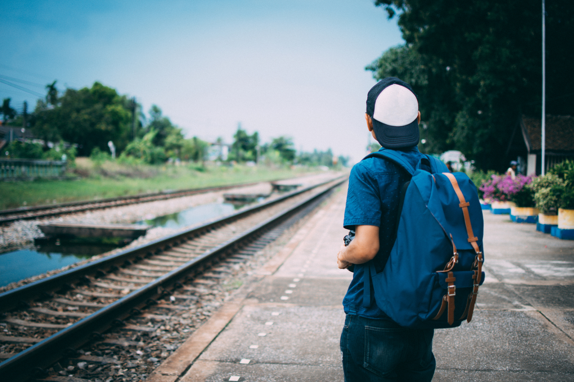 虽然即将各奔东西,"离别"两个字总有些伤感.