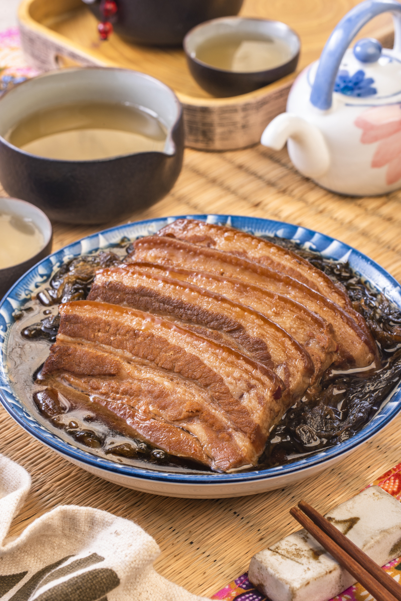 前几天和朋友在浙江嵊州闲逛,偶然间尝到了这款传说中的嵊州糟肉