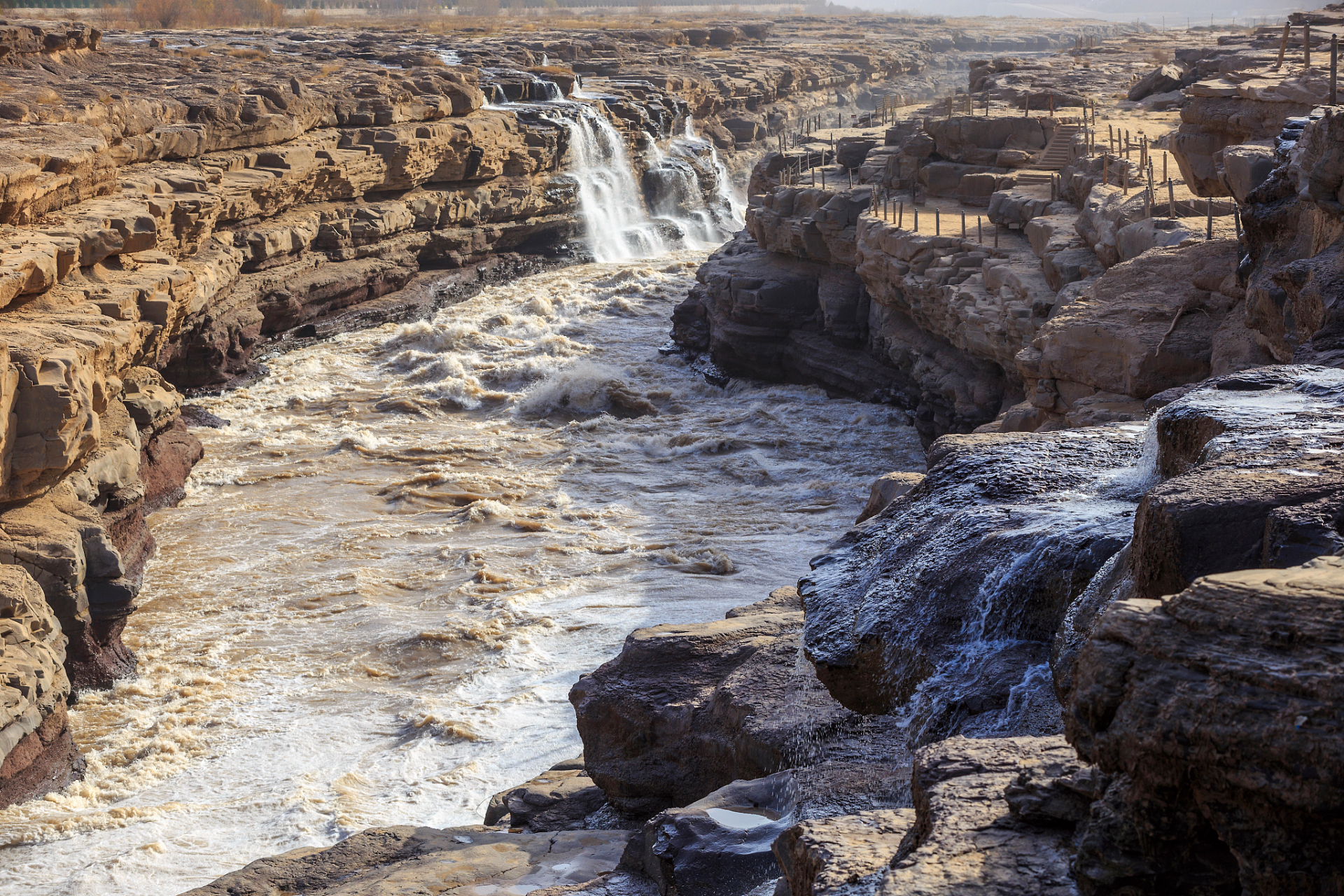 黄河,中国第二大河,流经数千公里,流域面积广大.