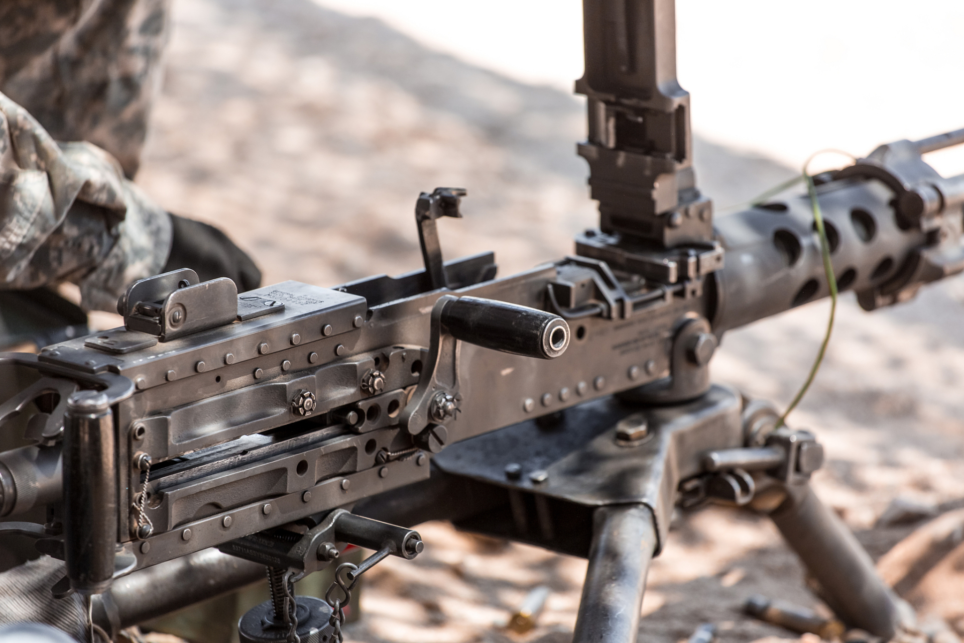 轻机枪# mg42通用机枪,二战时期德国工业实力的巅峰象征.