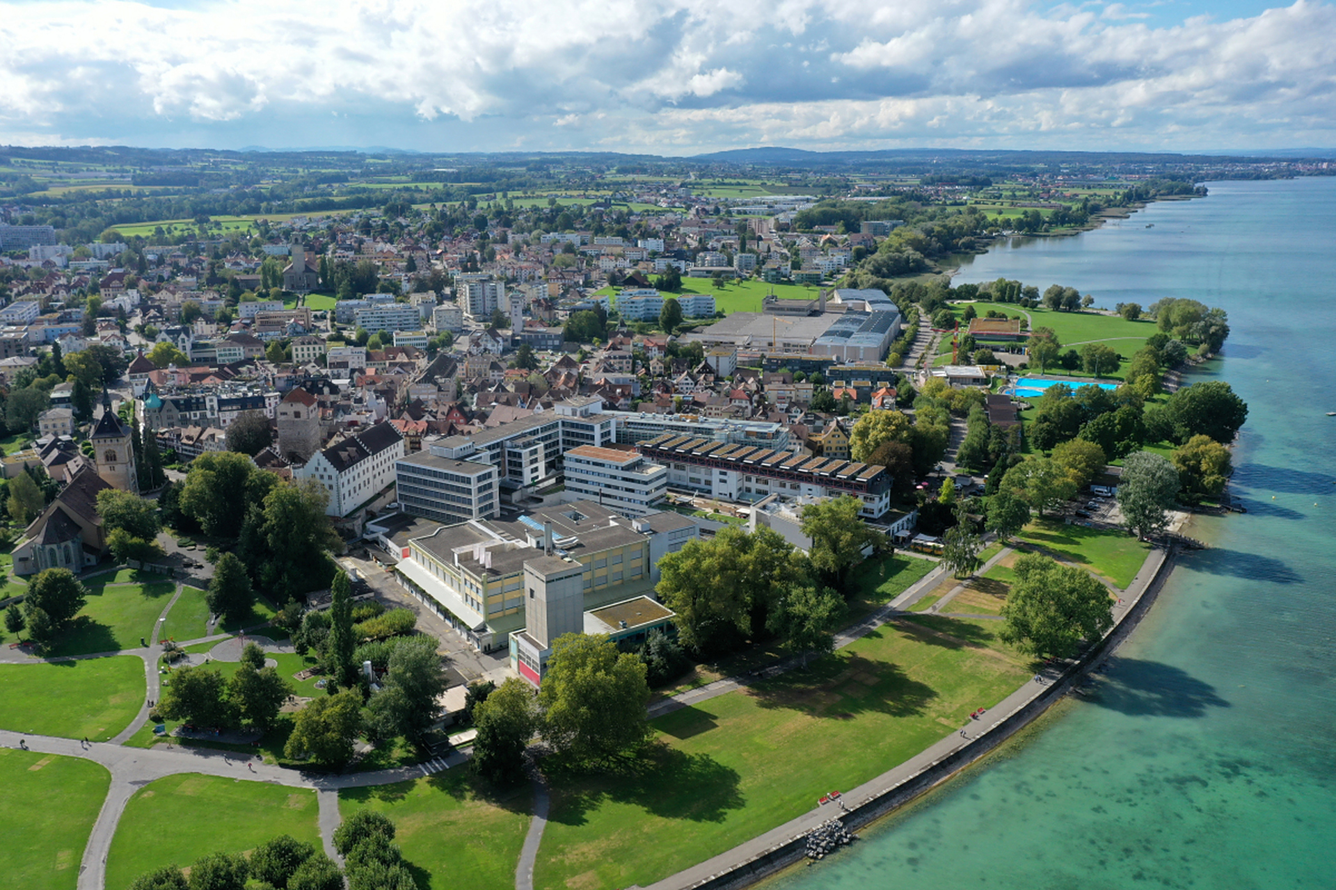 第聂伯罗是乌克兰的第四大城市,位于第聂伯河畔,以以尤日马什工厂