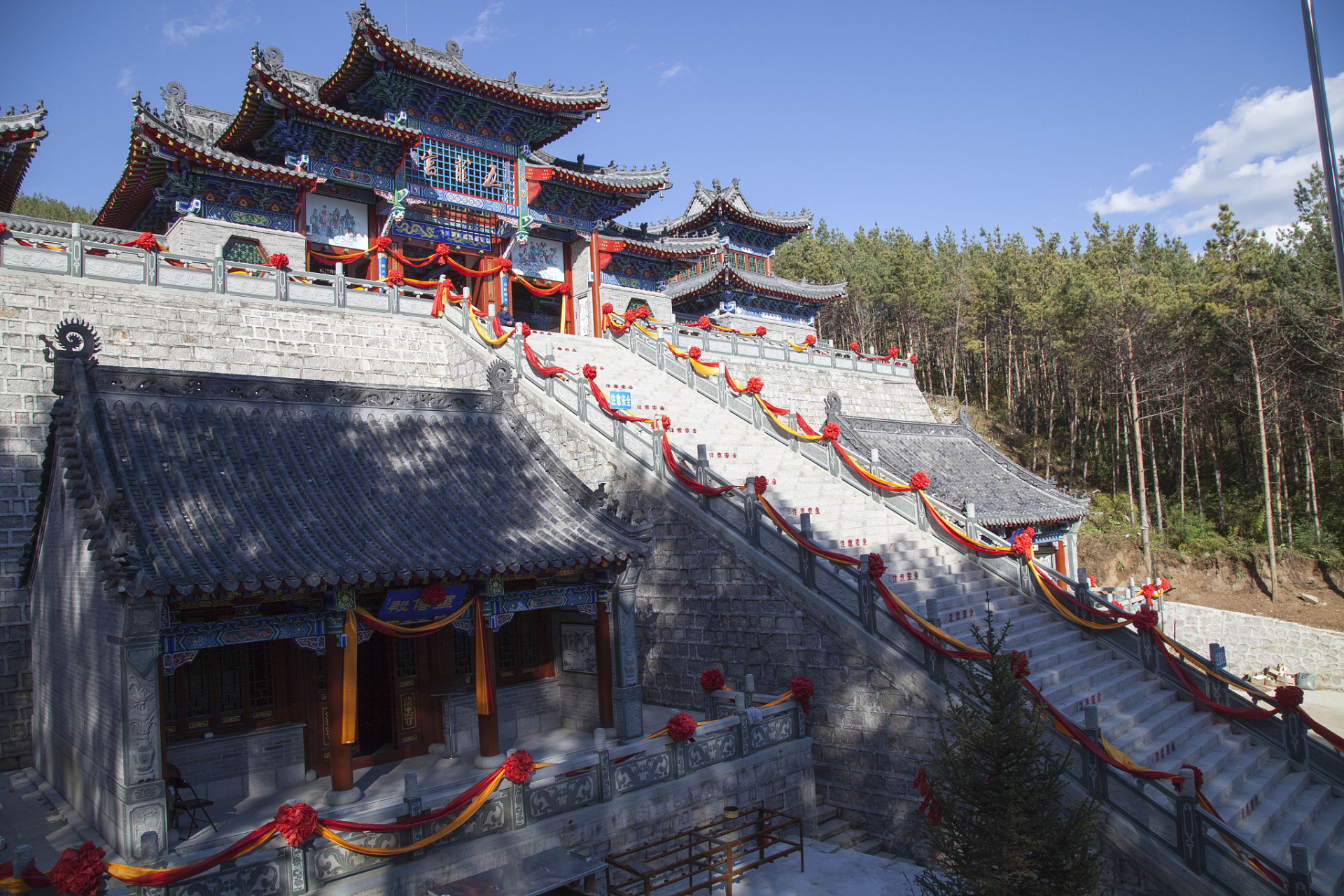 位于中国山西省东北部,是中国佛教四大名山之一,也是文殊菩萨的道场