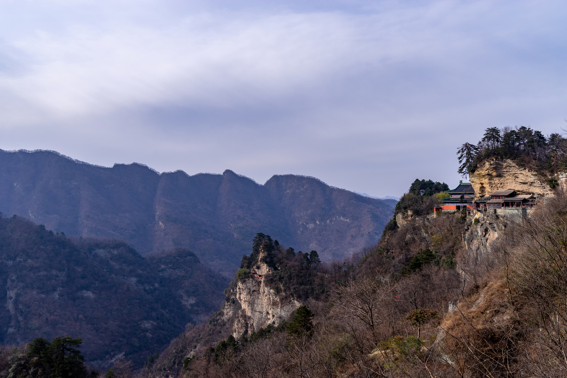 王屋山,位于河南济源市,不仅是一座壮丽的山脉,更是中国古代九大名山