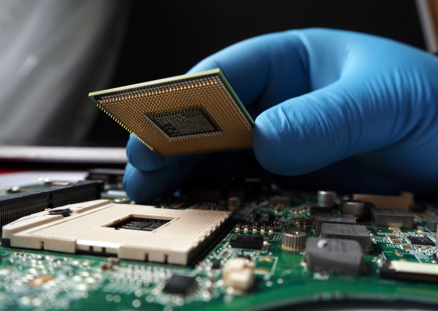 港媒:浪潮联想等中国服务器制造商已停止订购美光芯片  在中国官方