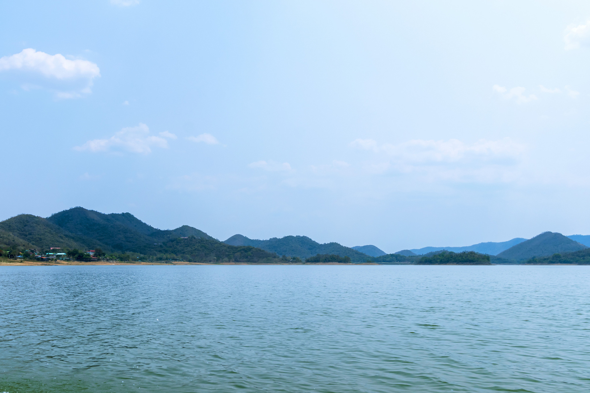 齐山-平天湖风景区,位于安徽省池州市贵池城东南方向,是集山,水,林,洞