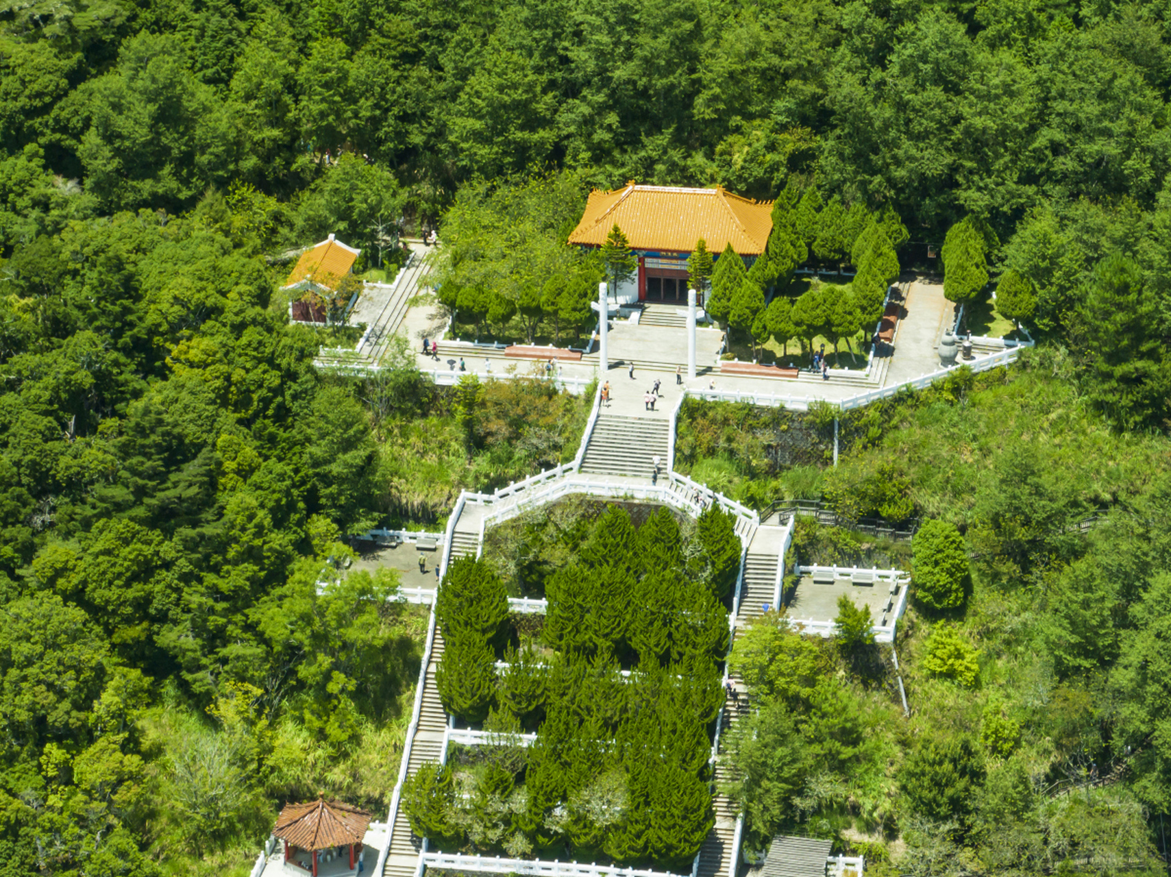 铜川药王山风景区因"药王"孙思邈而得名,是唐代著名医学家孙思邈长期