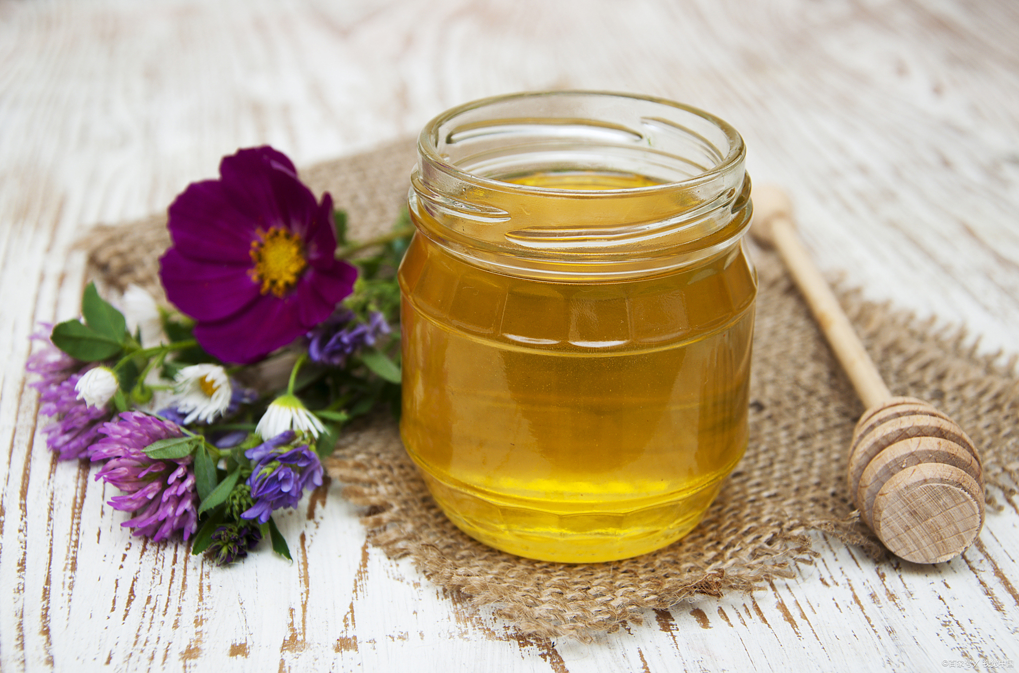 常喝蜂蜜水有什么好处和坏处?它有哪些功效和作用?