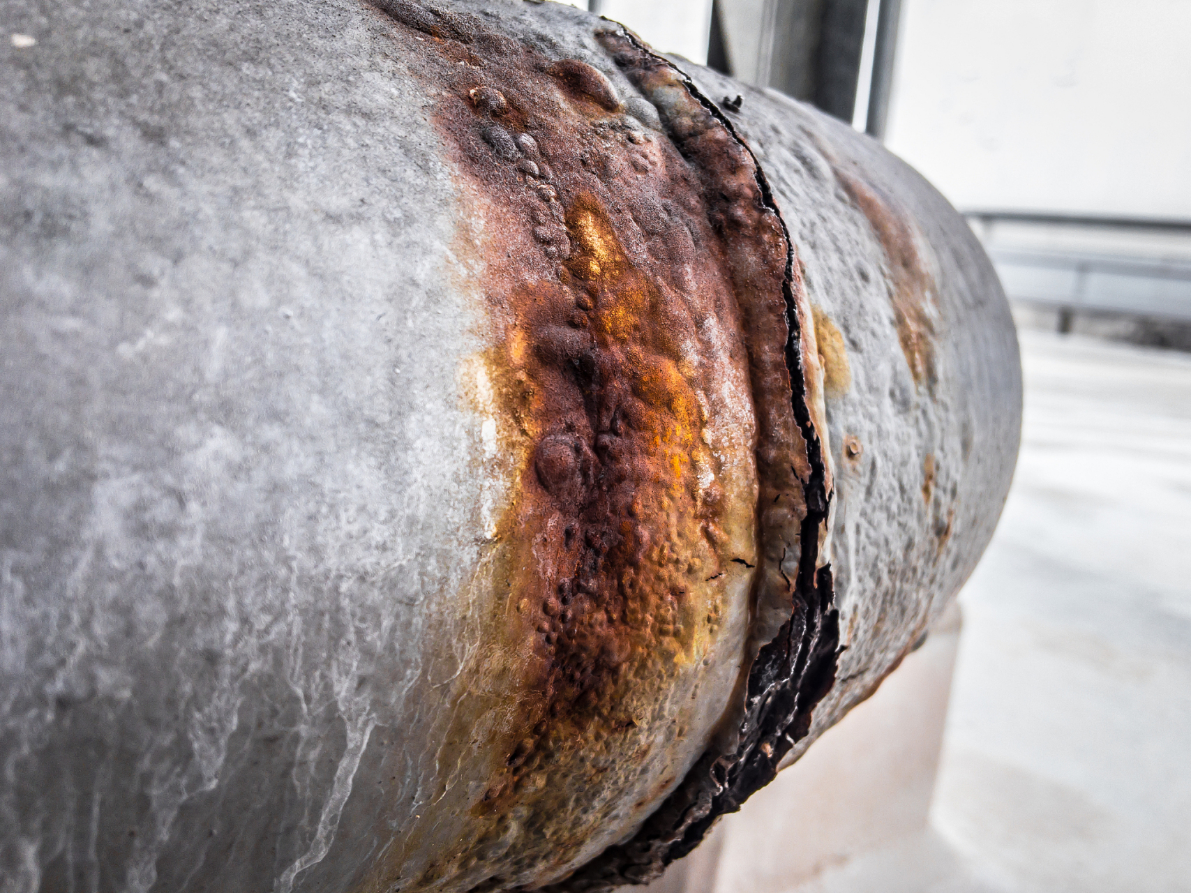 油田管道中的化学腐蚀因素主要为硫化物,包括硫化氢,二氧化硫和硫酸盐