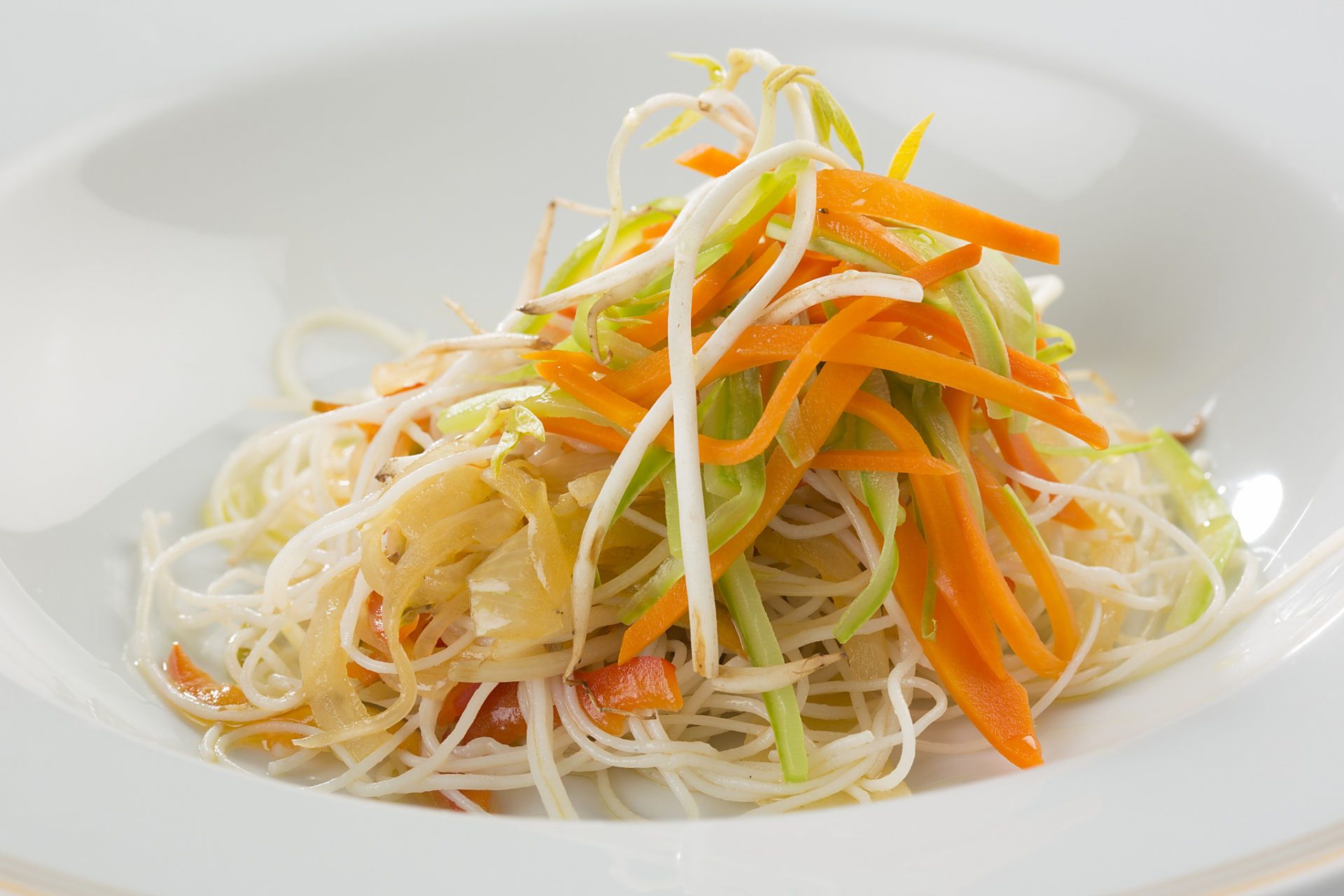 夏天到了,天气逐渐热起来了,凉拌三丝就是特别适合在炎炎夏日食用