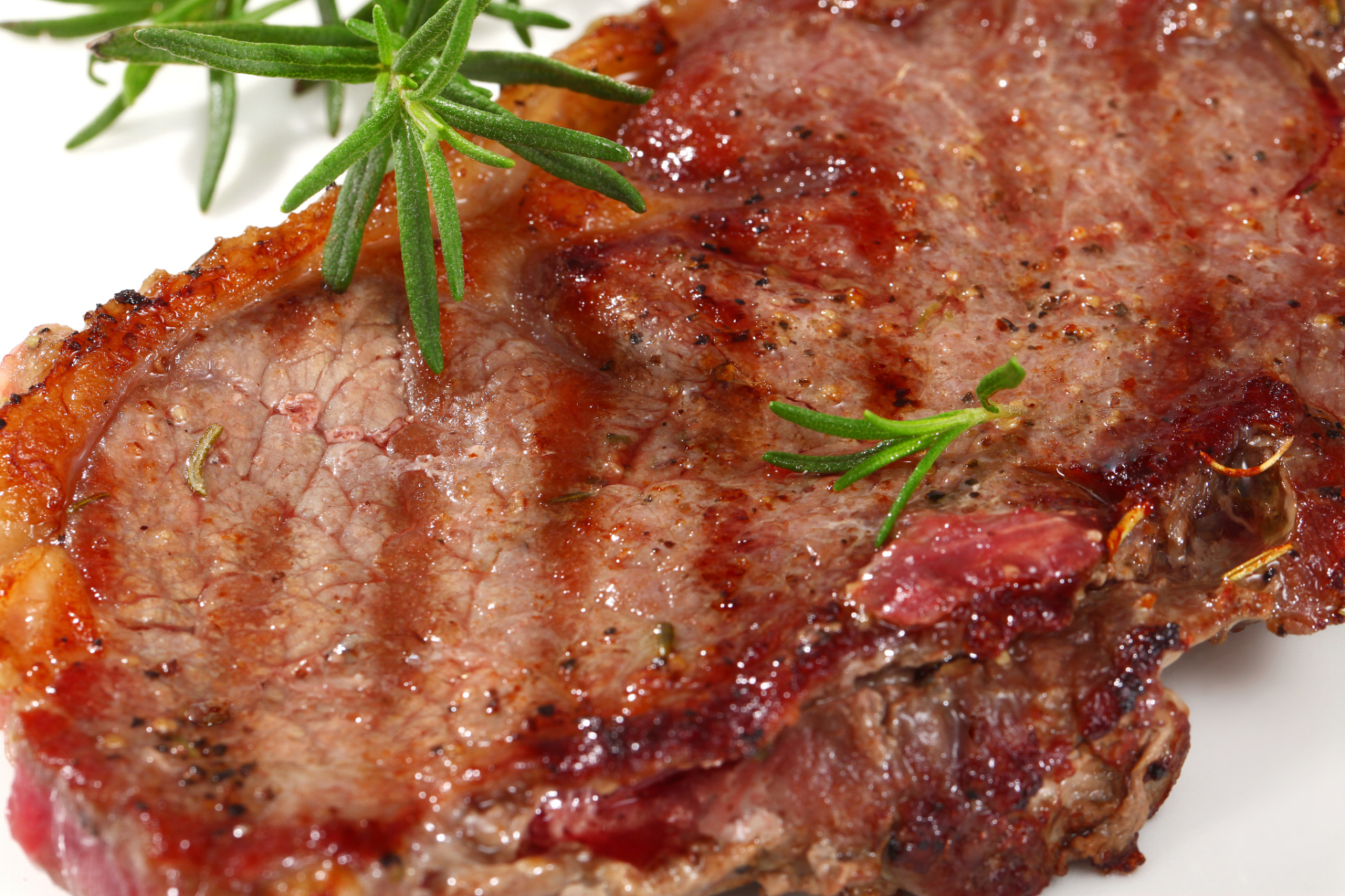 有说法称,牛肉是"发物",经常食用会诱发炎症,还会催生结节,因此结节