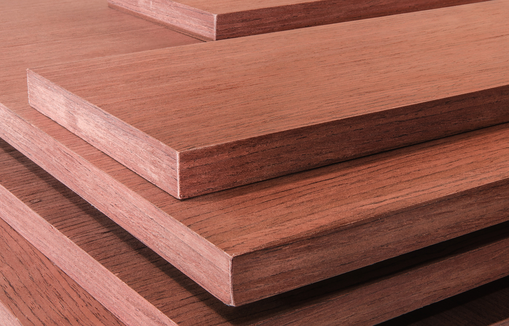 泡桐木是实木,常用于家具制作.其质轻细腻,纹理清晰,但硬度较低.