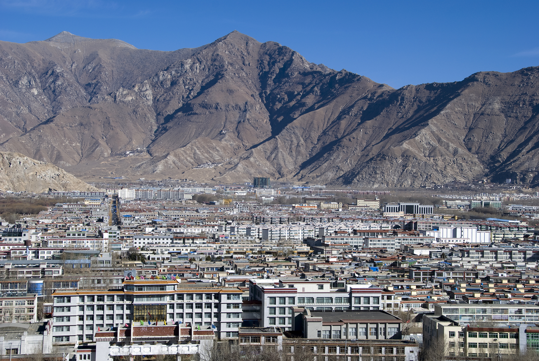 岗巴县的传统习俗如何?为何吸引文化探访者?