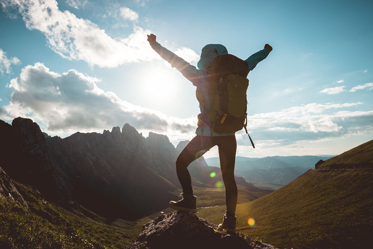 这个蛇年,尽量两周一次带孩子去登山,把附近的几座小山走遍