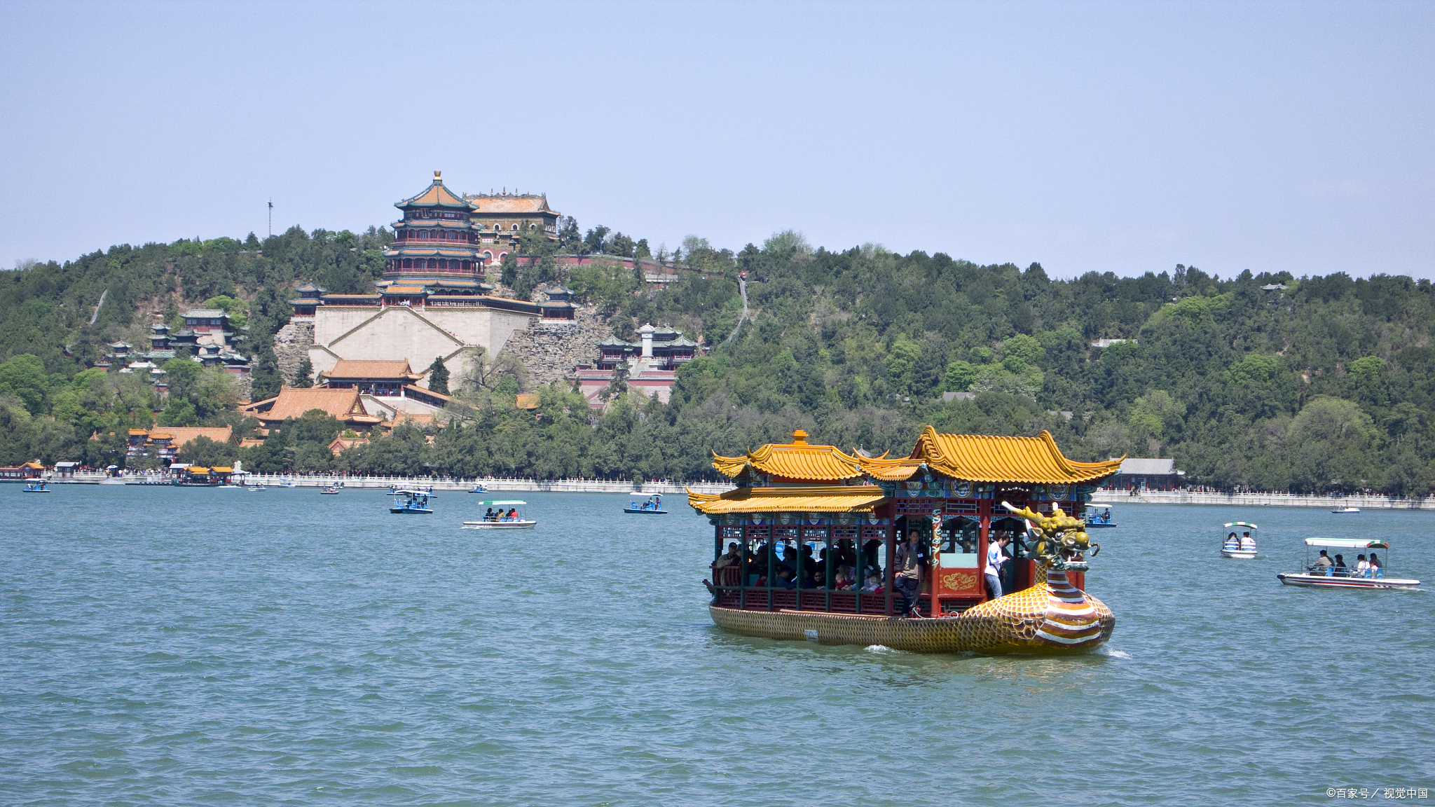 颐和园是中国的一处著名旅游景点