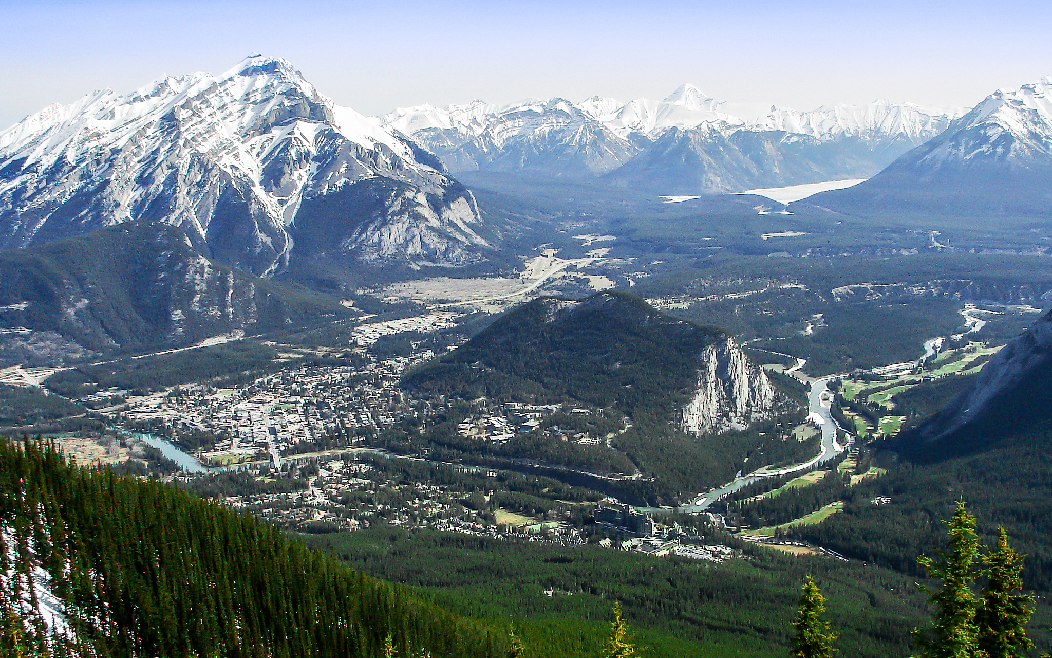 摩洛哥和突尼斯的山脉,以其壮丽的自然风景和迷人的文化遗产而闻名于