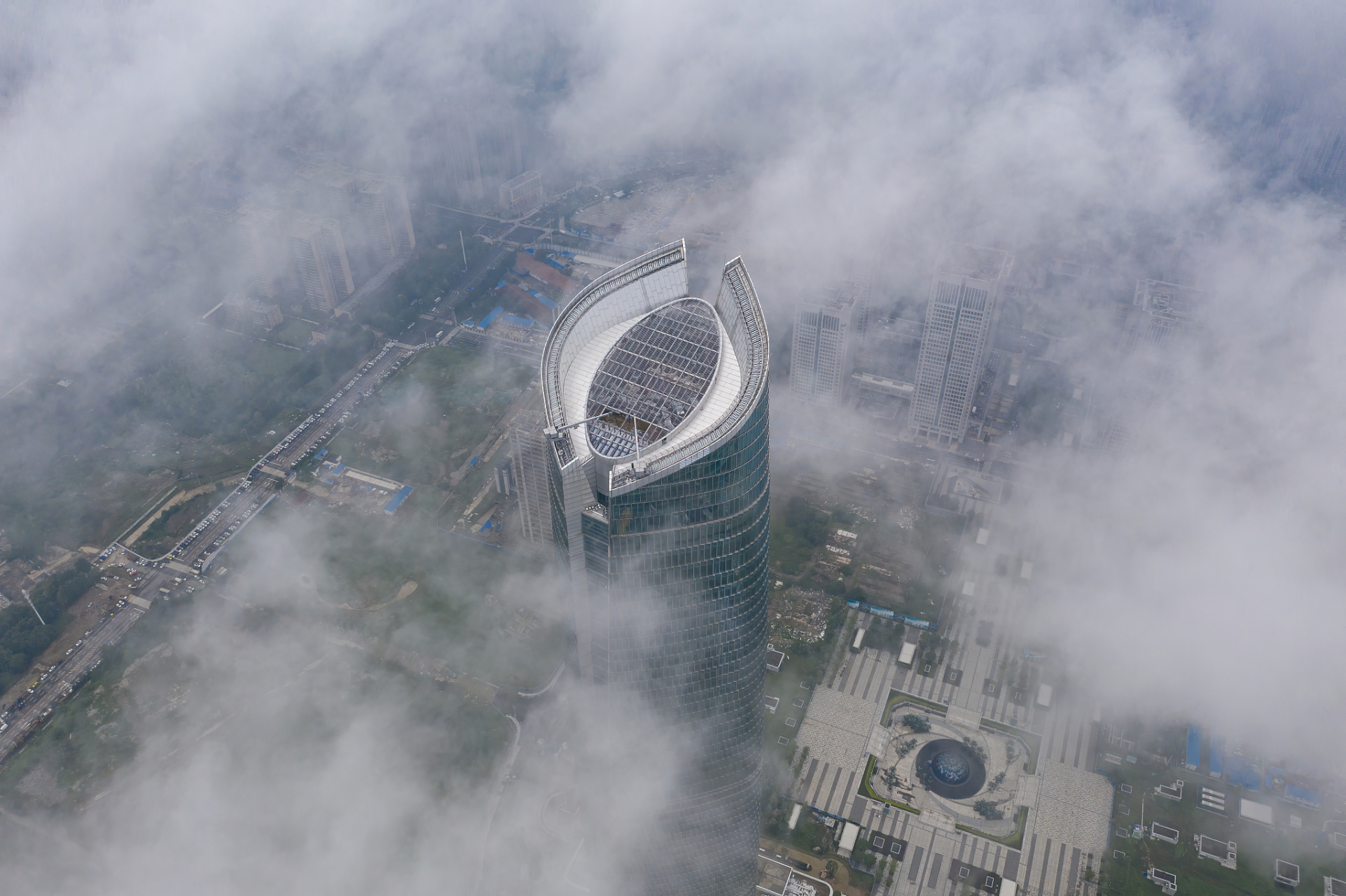 百度湖北品牌之夜# 武汉中心大厦是一幢集智能办公,全球会议中心