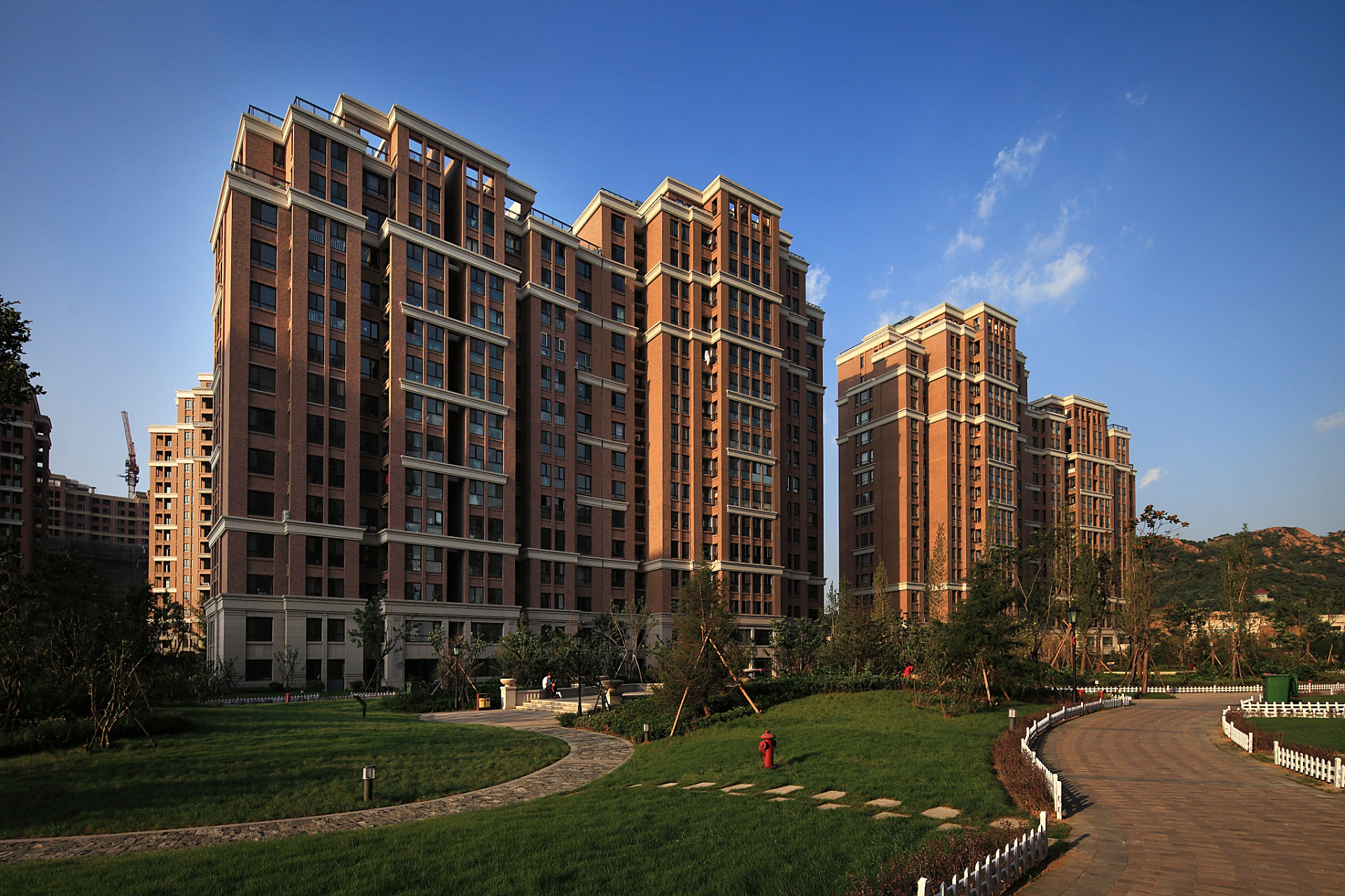 女子烈日下猛抽孩子耳光,视频一经曝光引发网友声讨