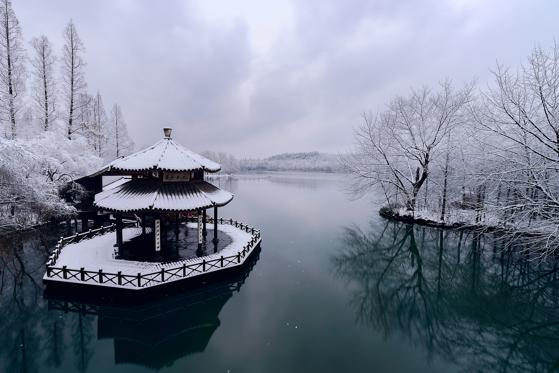 许嵩曲中的断桥残雪,是西湖十景之一,一处具有独特魅力的景点.它的美