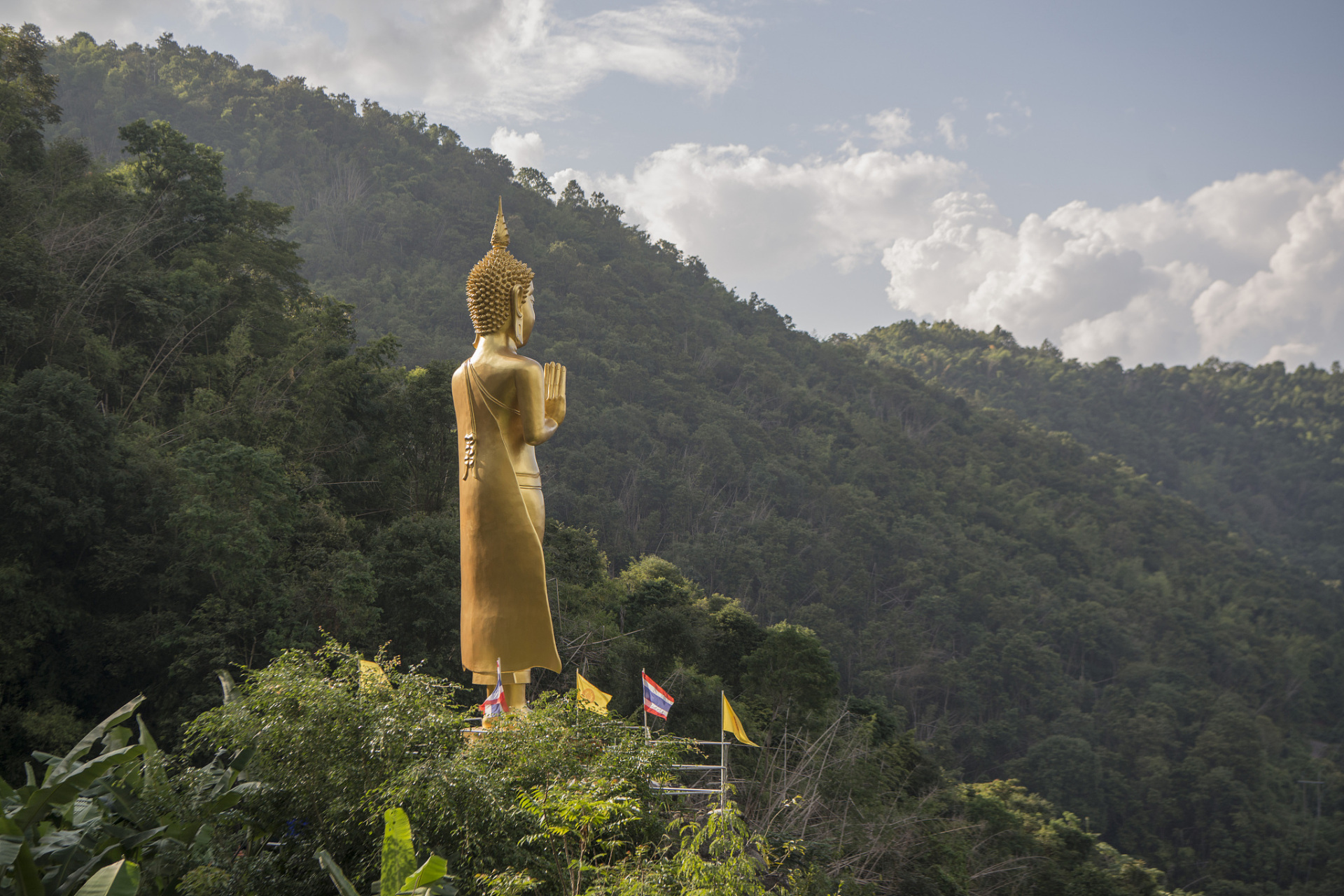 济公山:位于澄迈县南部的红岗农场境内,因一酷似活佛济公的巨石竟观