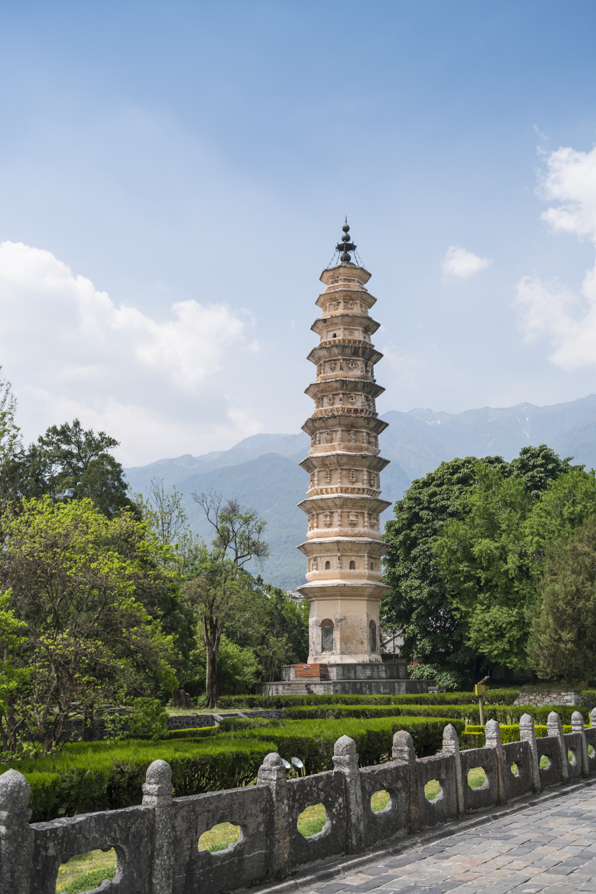 大家好,今天我要给大家介绍一个位于重庆的历史景点——菩提金刚塔