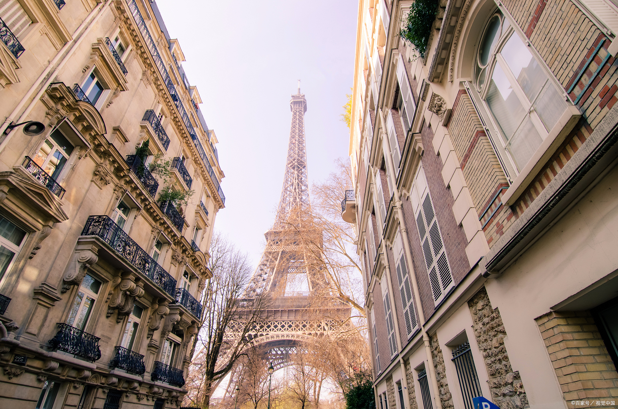 春游巴黎,巴黎是时尚之都,有许多高端品牌和设计师