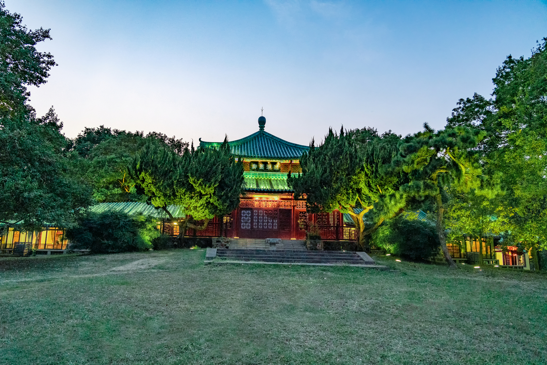 武汉夏趣满满#  武汉武昌蛇山公园:夏日城市远眺与自然悠闲  夏日