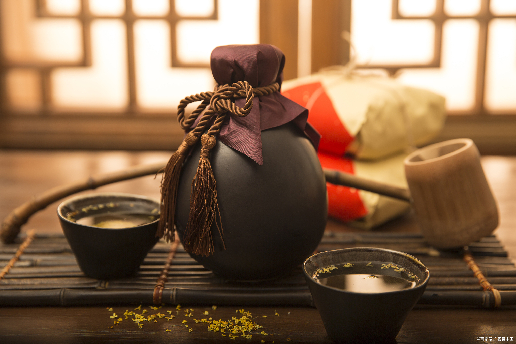 威士忌与白酒是两种文化背景,原料工艺和风味特点迥异的蒸馏酒,主要