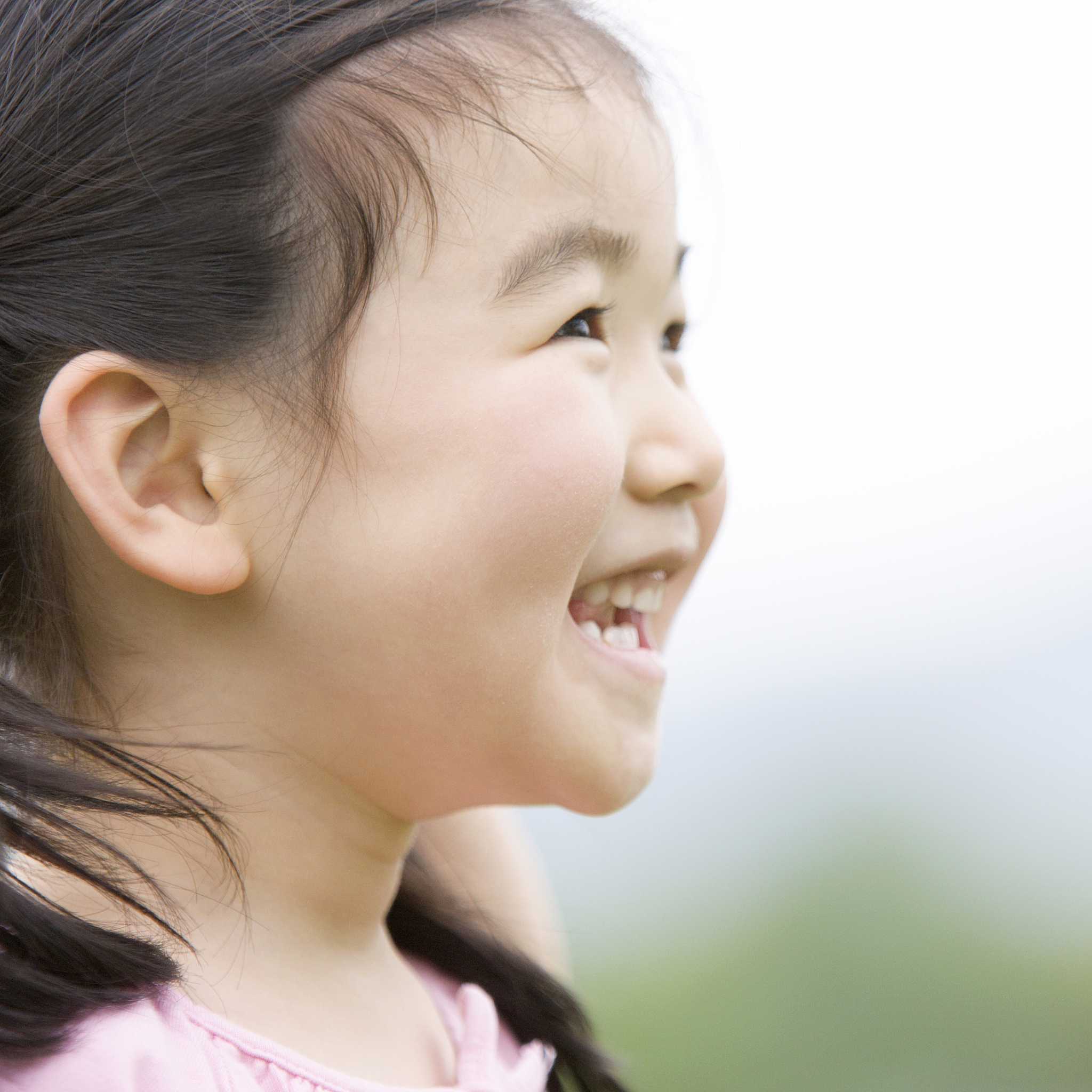 今天,小家伙用她那无邪的眼神和甜甜的拥抱,瞬间融化了我的心.