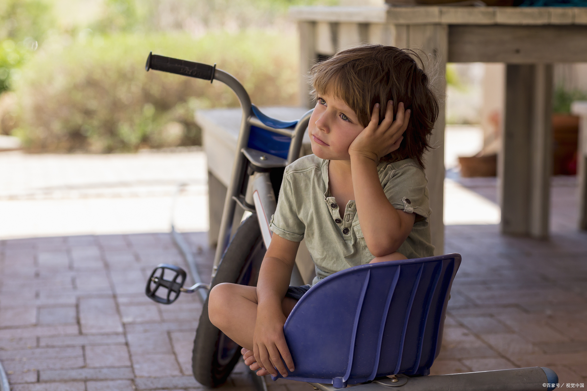 孩子性格内向的表象下是社交障碍